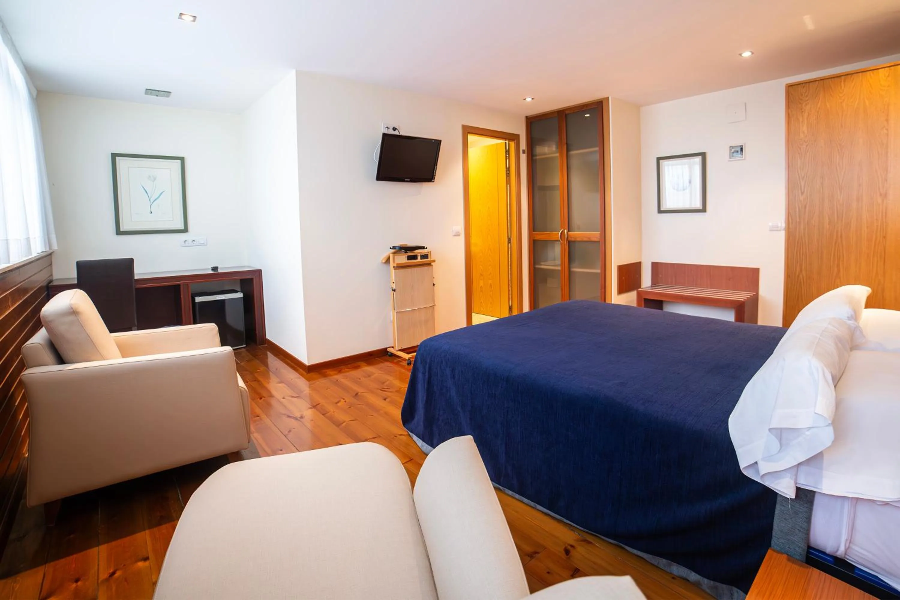 Photo of the whole room, Bed in Hotel Auditorio Santiago & Spa