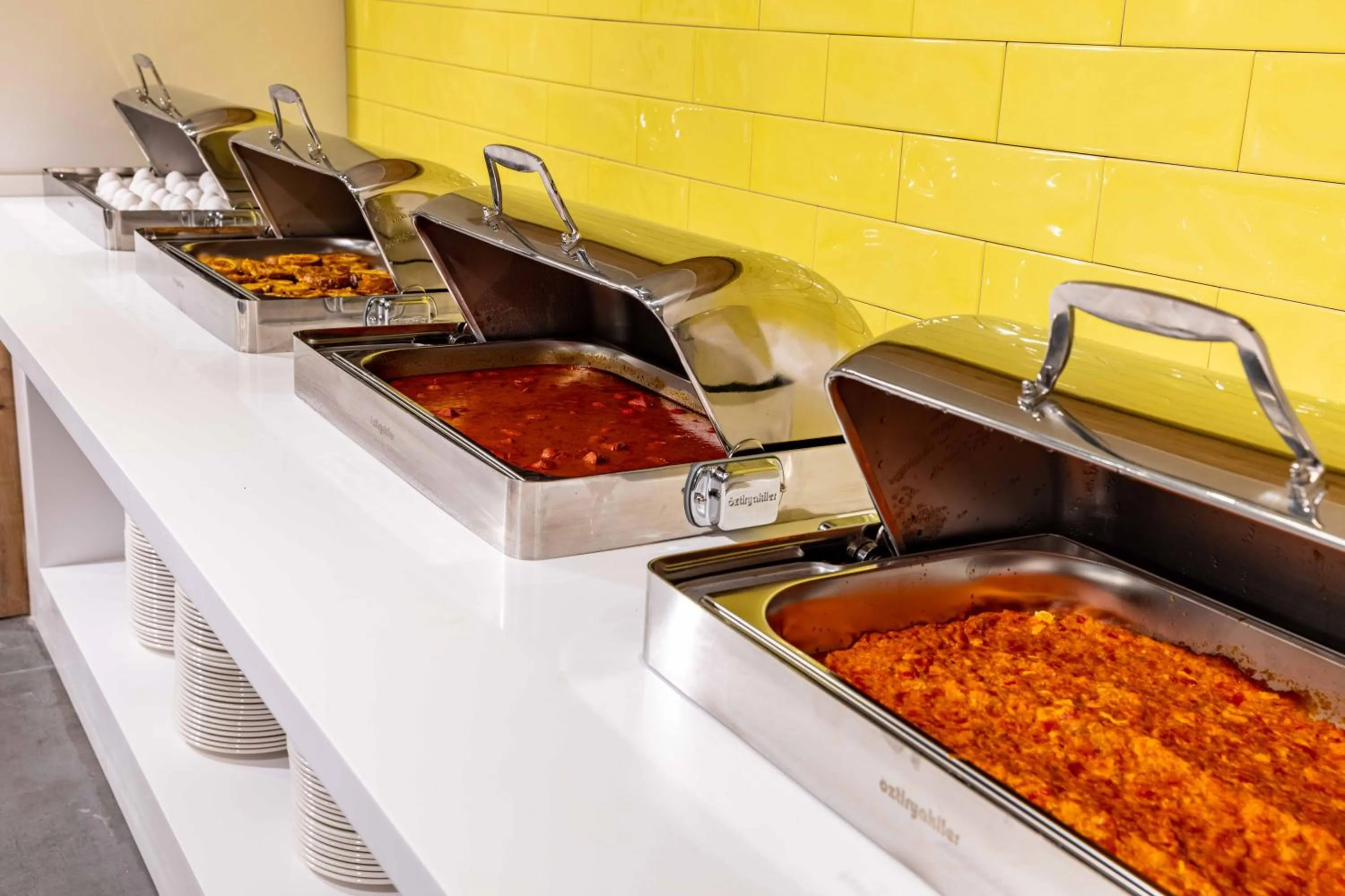 Buffet breakfast in Days Inn & Suites by Wyndham Istanbul Esenyurt