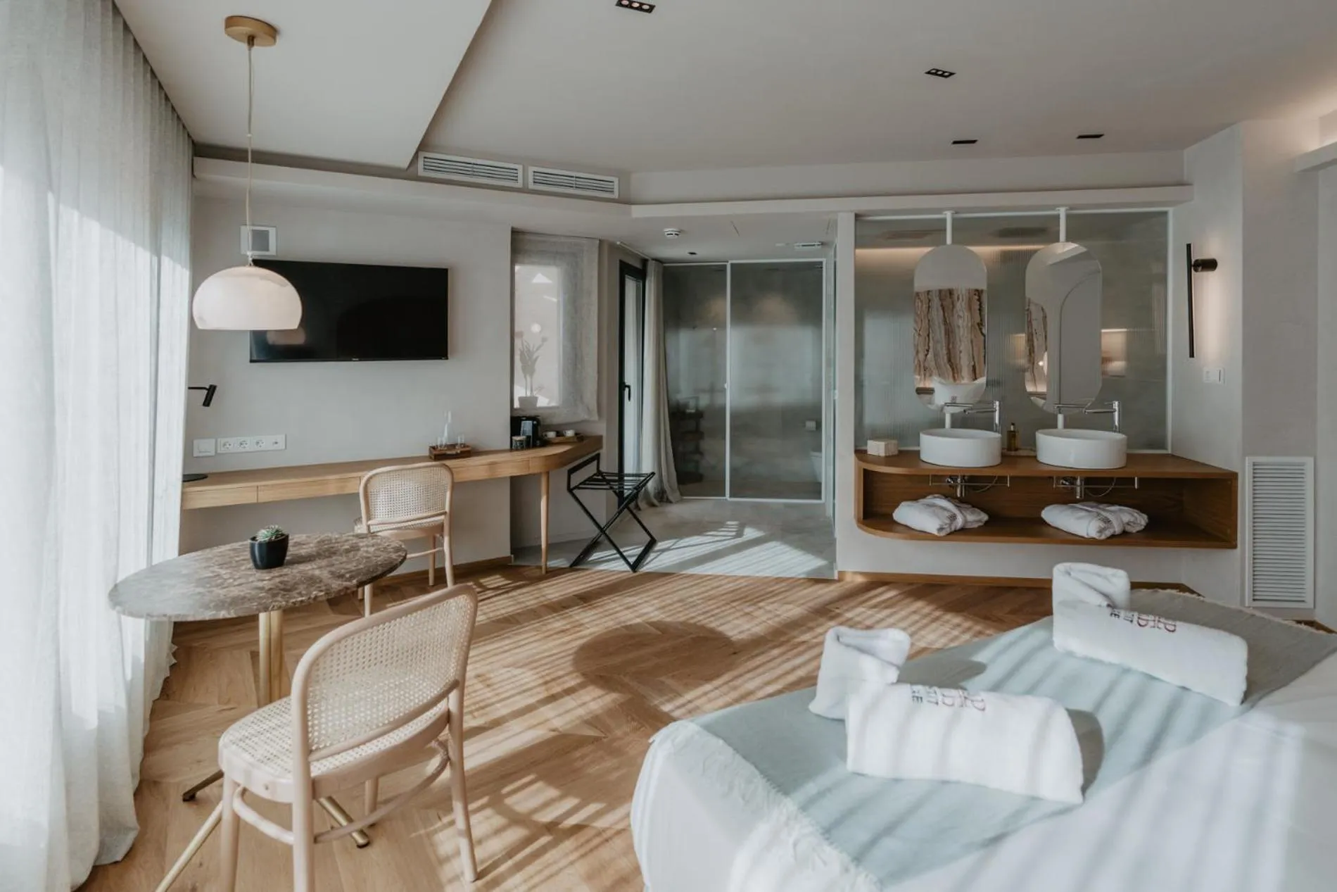 TV and multimedia in Hotel Petit Luxe