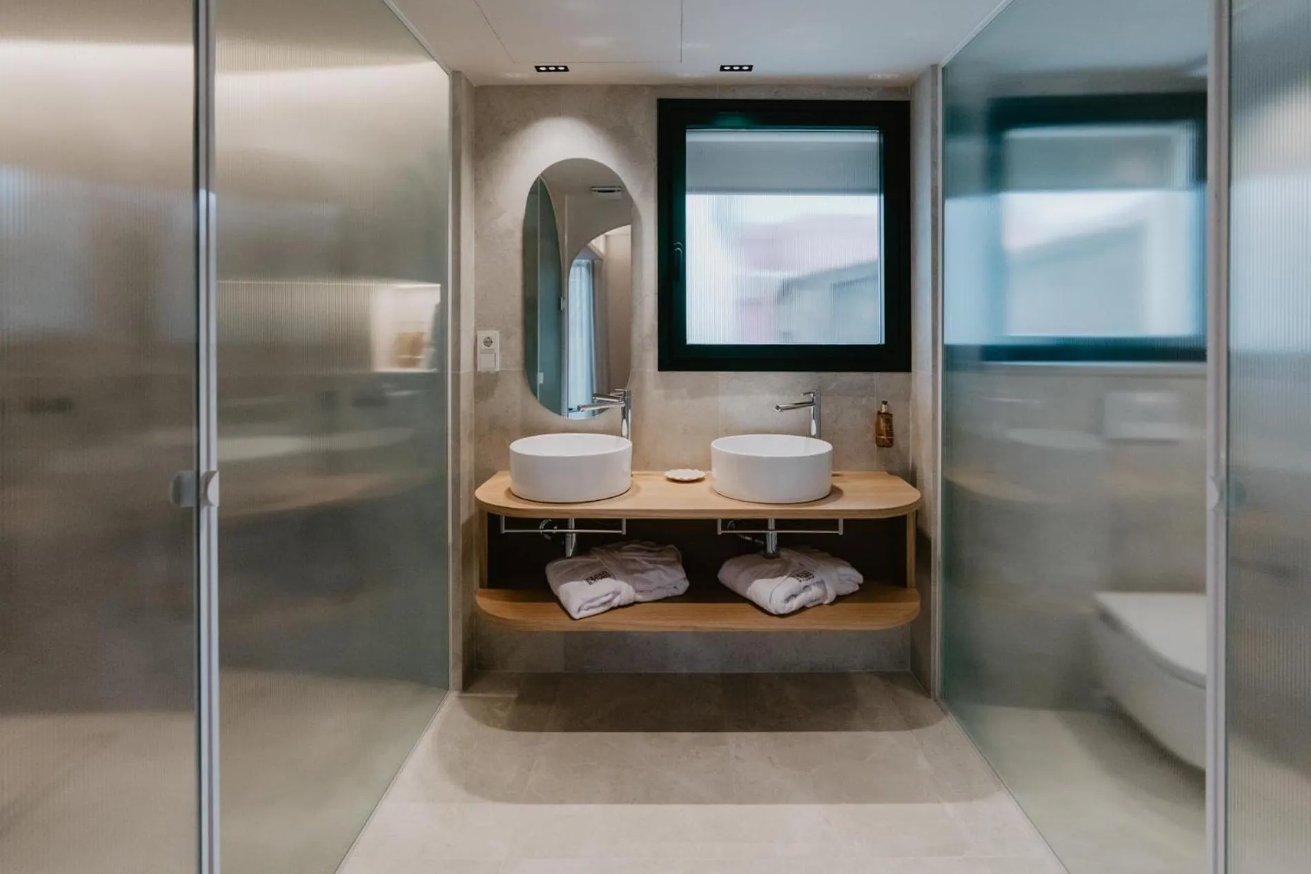 Shower in Hotel Petit Luxe