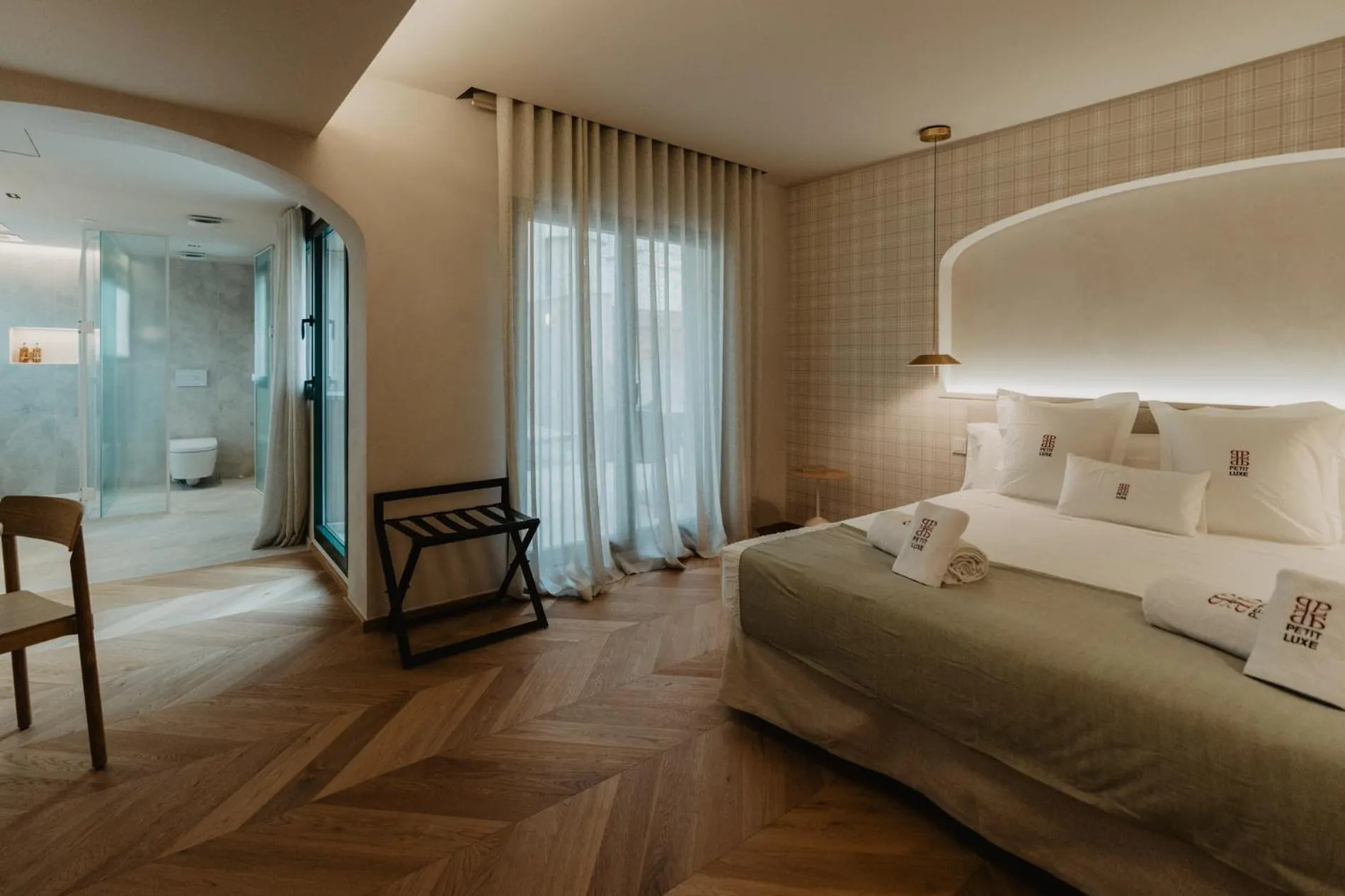 Bed in Hotel Petit Luxe