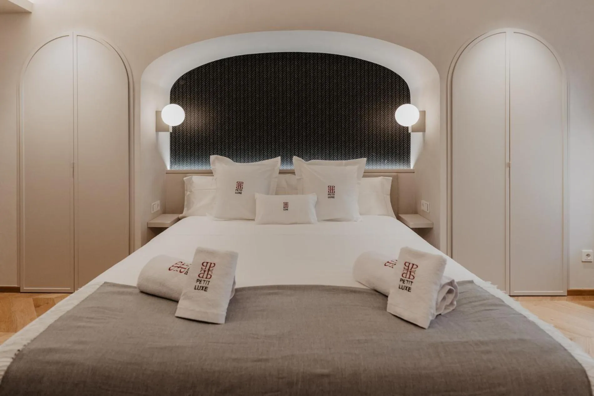 Photo of the whole room, Bed in Hotel Petit Luxe