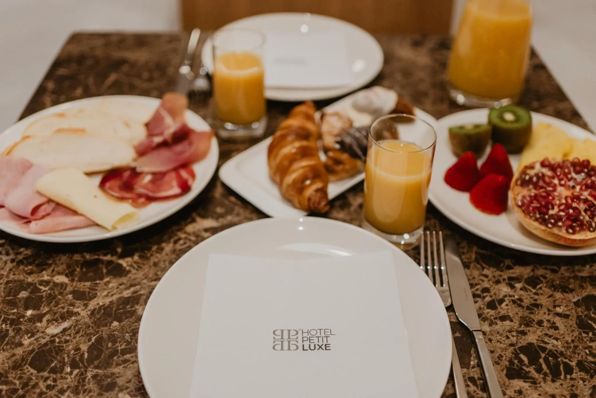 Breakfast in Hotel Petit Luxe