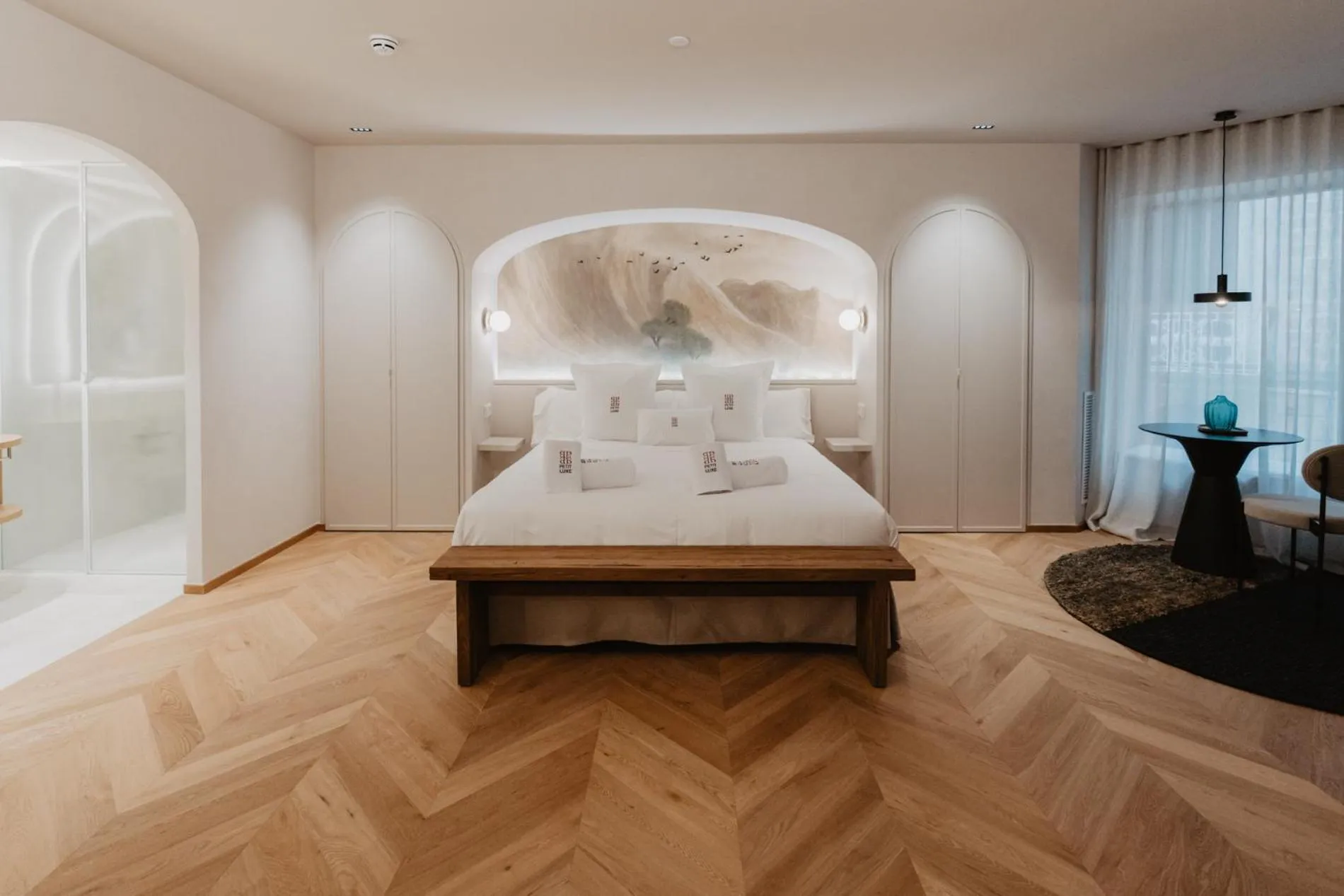 Photo of the whole room, Bed in Hotel Petit Luxe