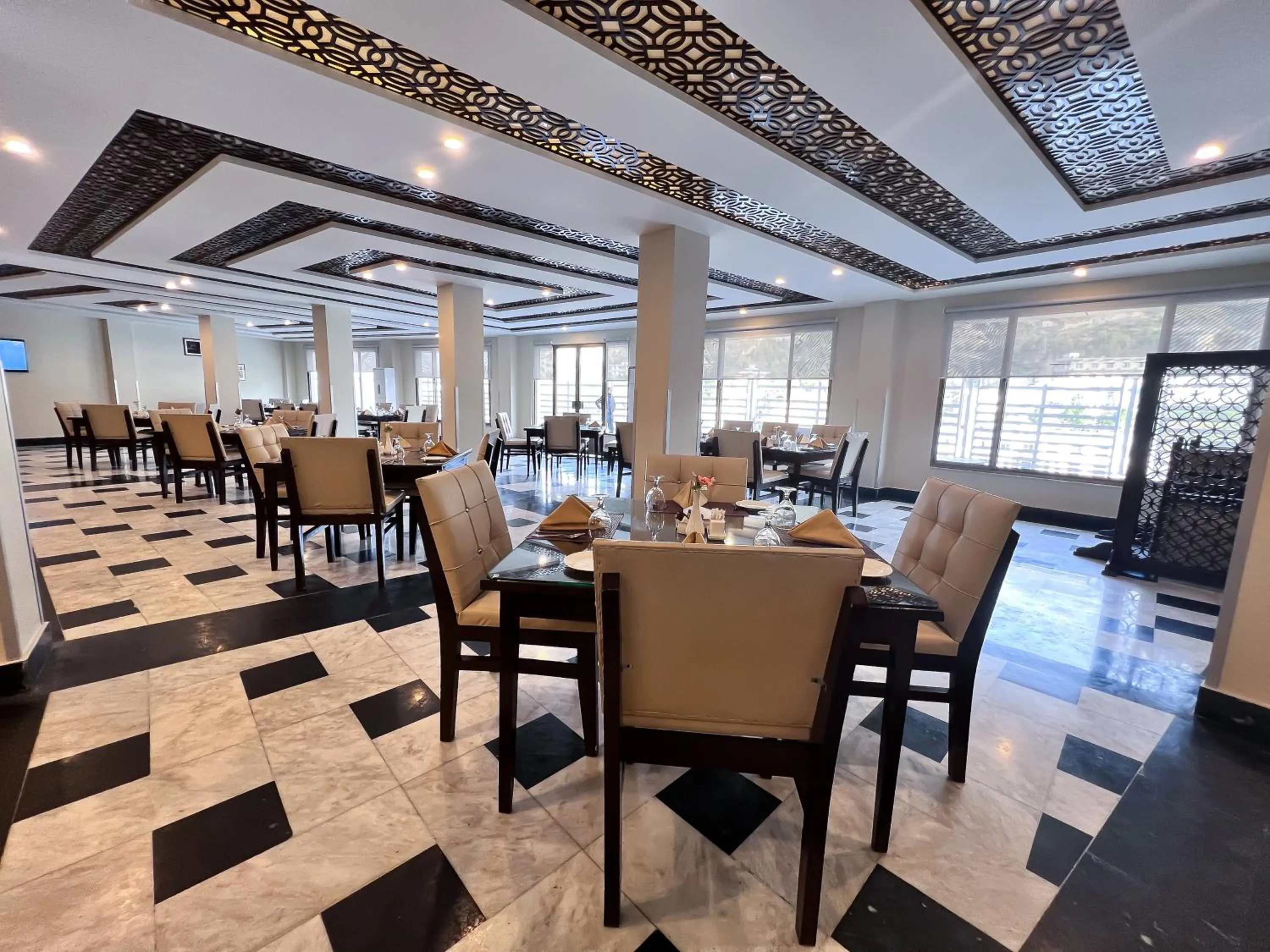 Restaurant/places to eat in Hotel One Swat