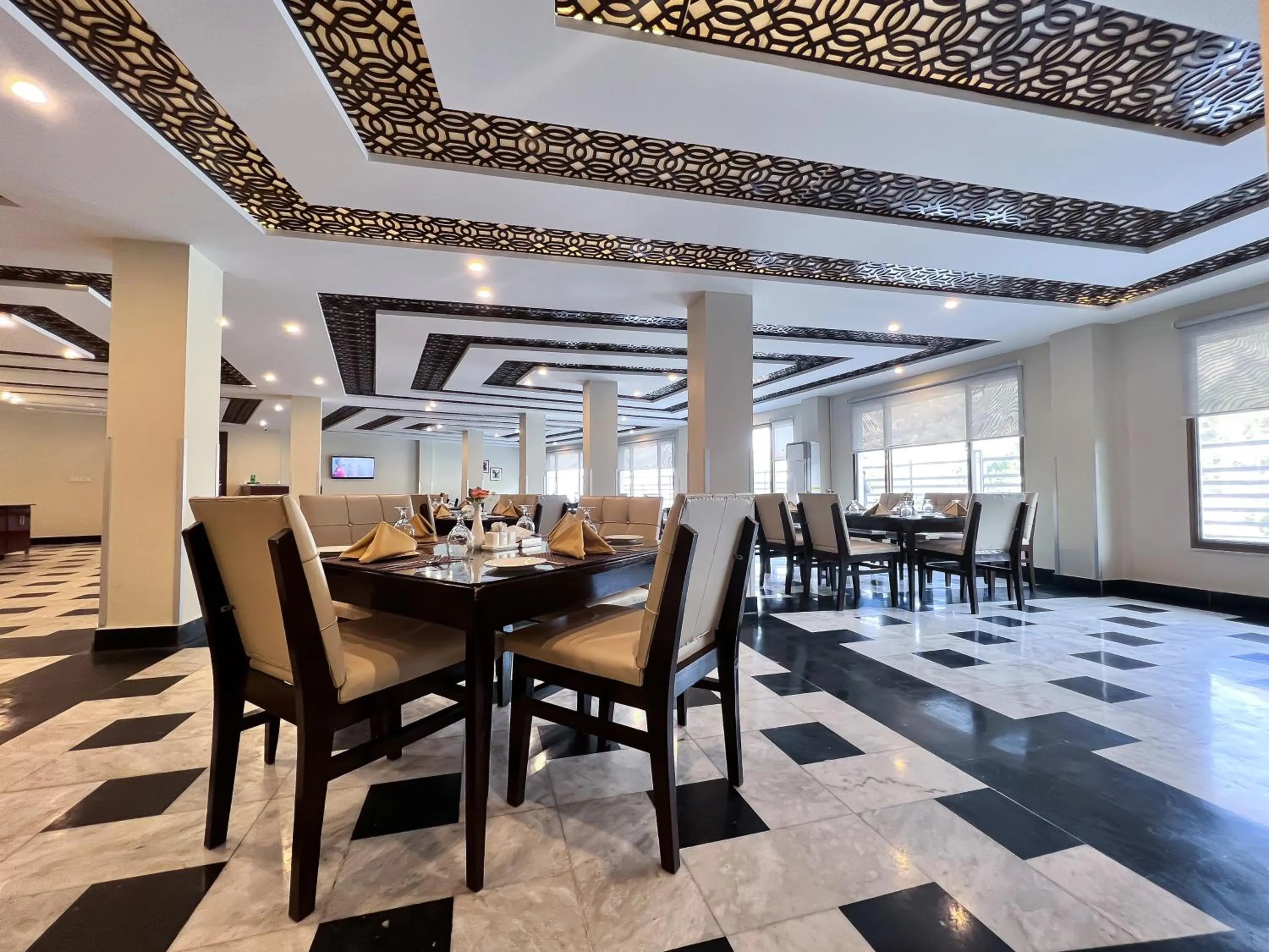 Restaurant/places to eat in Hotel One Swat