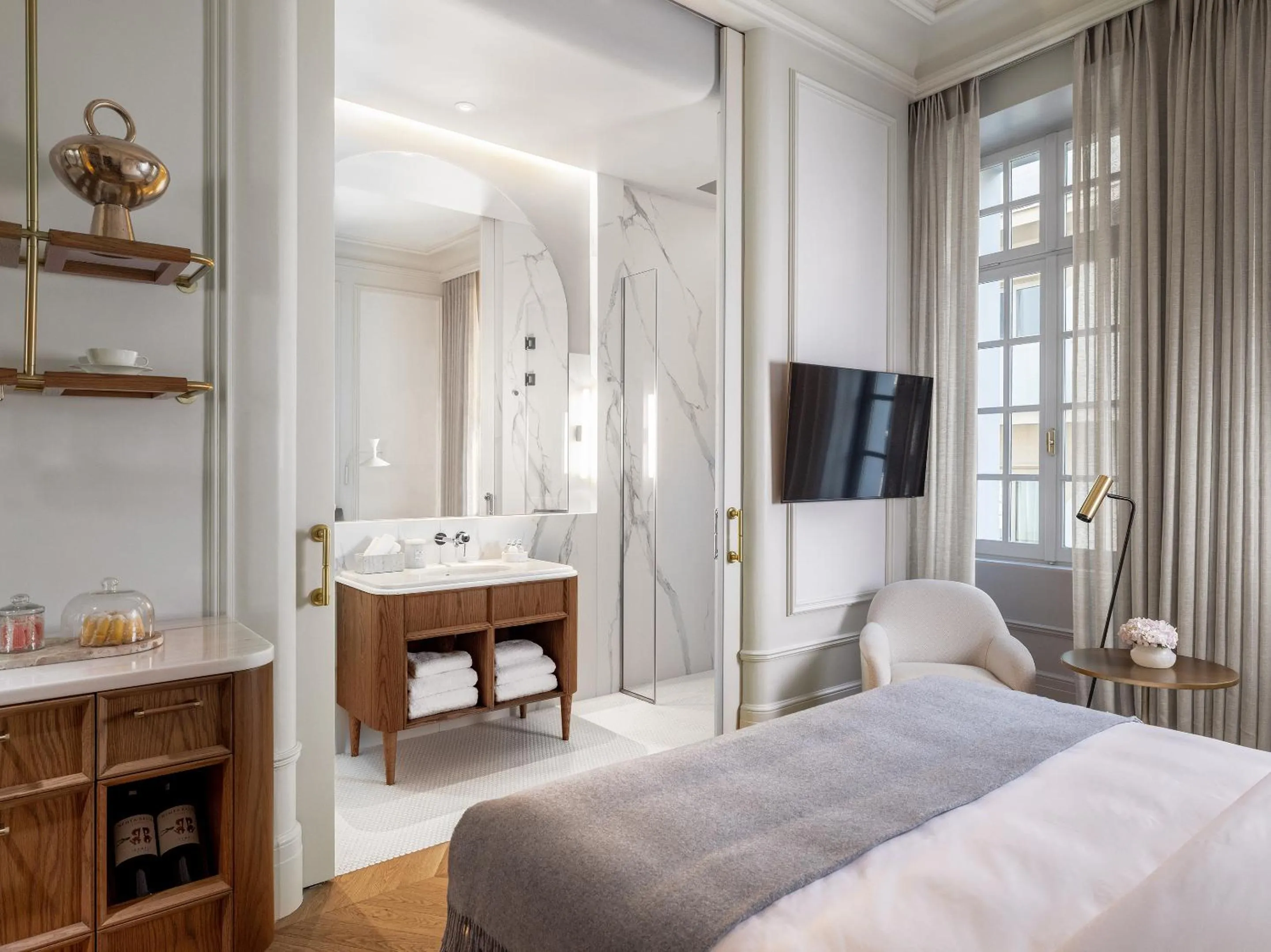 Bathroom, Bed in The Dolli at Acropolis, A Hotel to Live