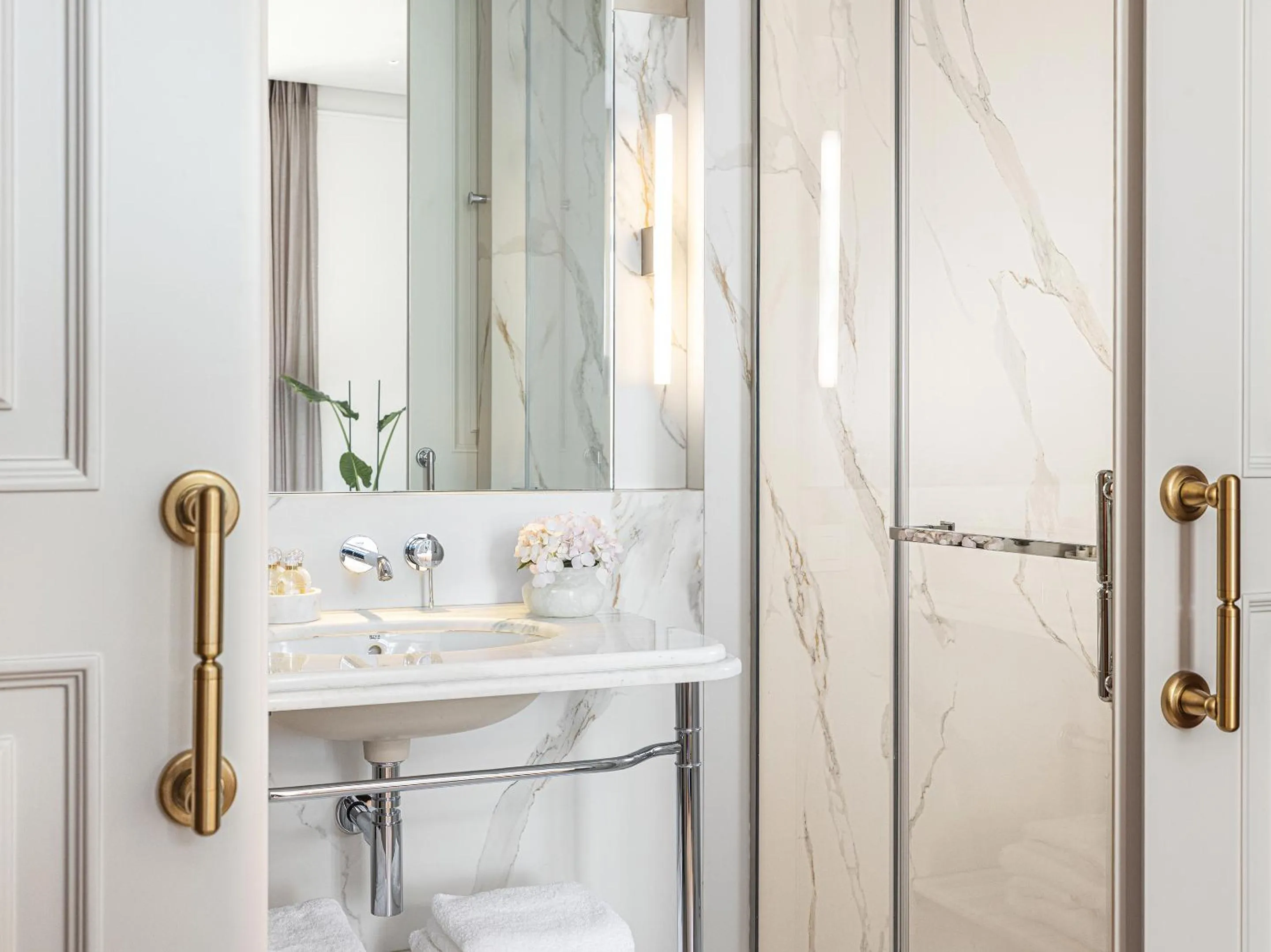 Shower in The Dolli at Acropolis, A Hotel to Live