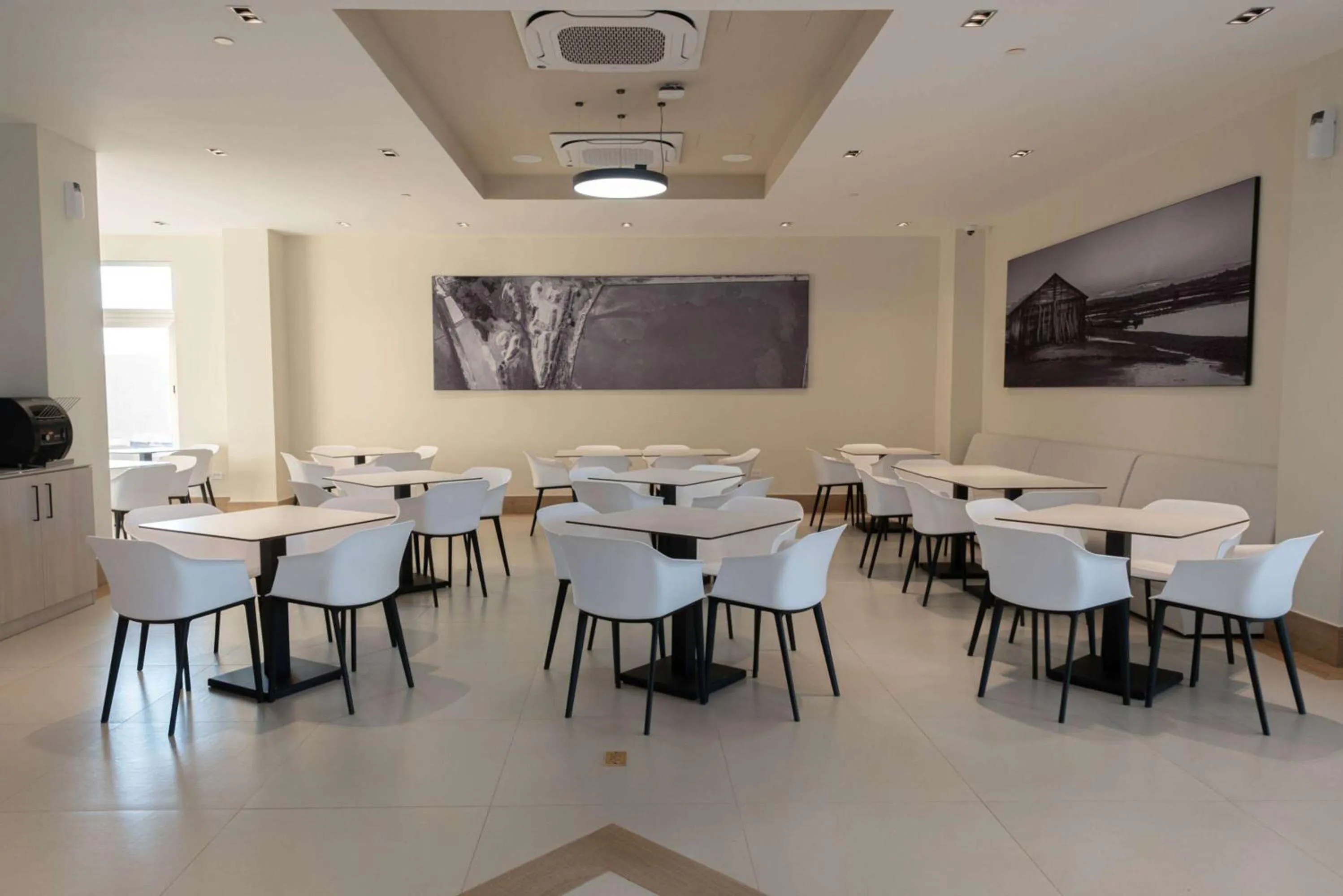 Restaurant/places to eat in Super 8 by Wyndham Manzanillo