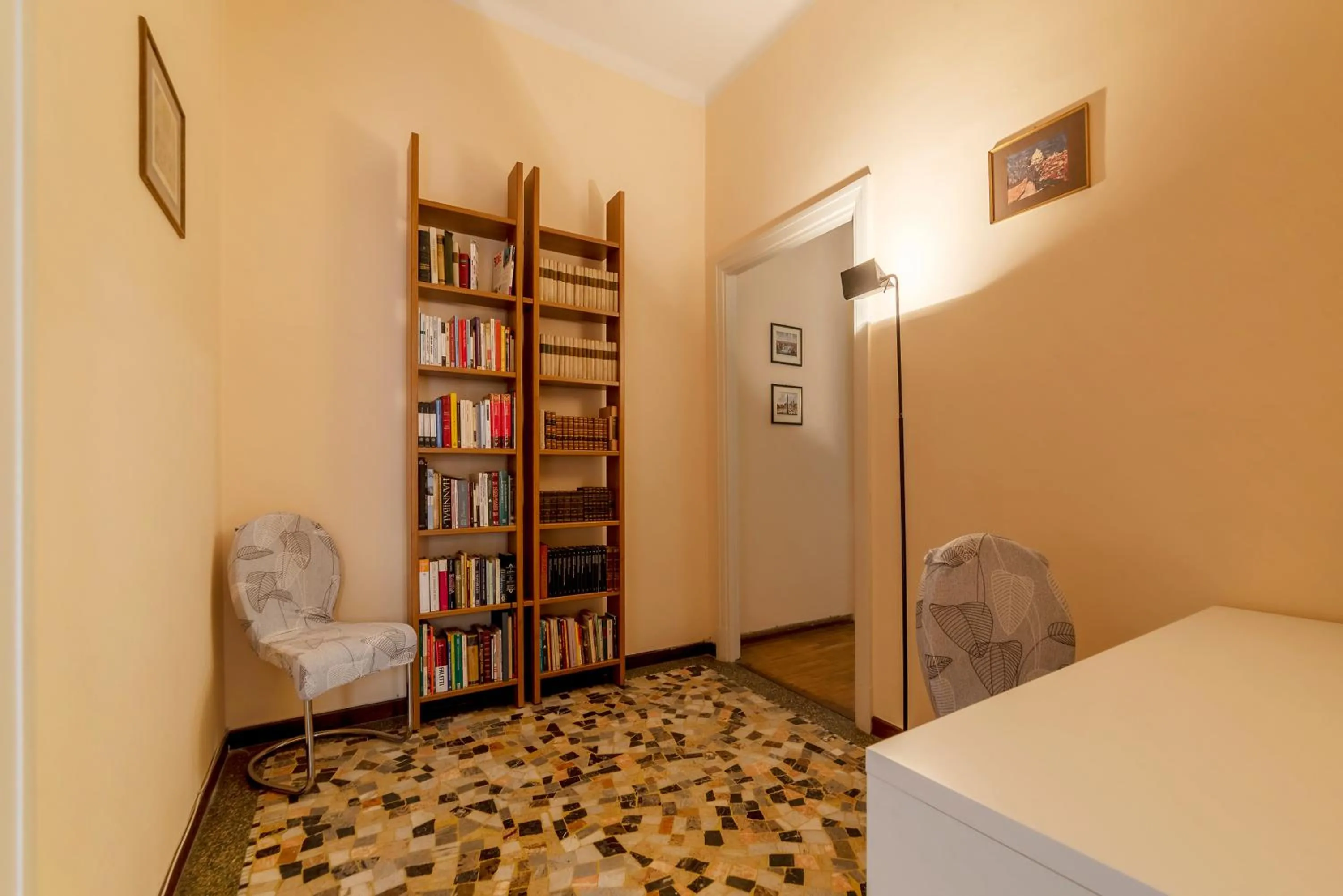 hair dresser, Bed in GuestHost - Piazza Mazzini & Stadio Olimpico Apartment