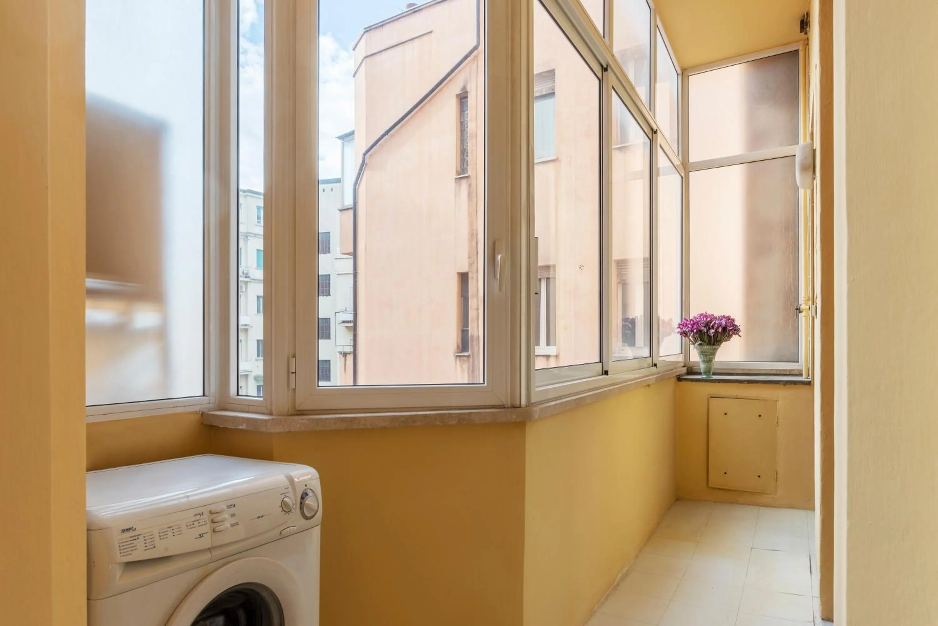washing machine in GuestHost - Piazza Mazzini & Stadio Olimpico Apartment
