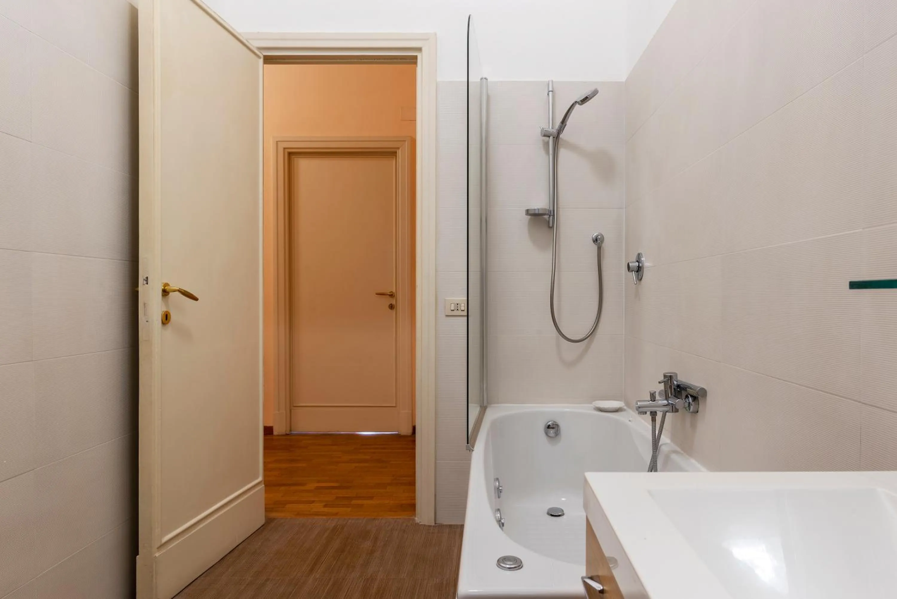 Bathroom in GuestHost - Piazza Mazzini & Stadio Olimpico Apartment