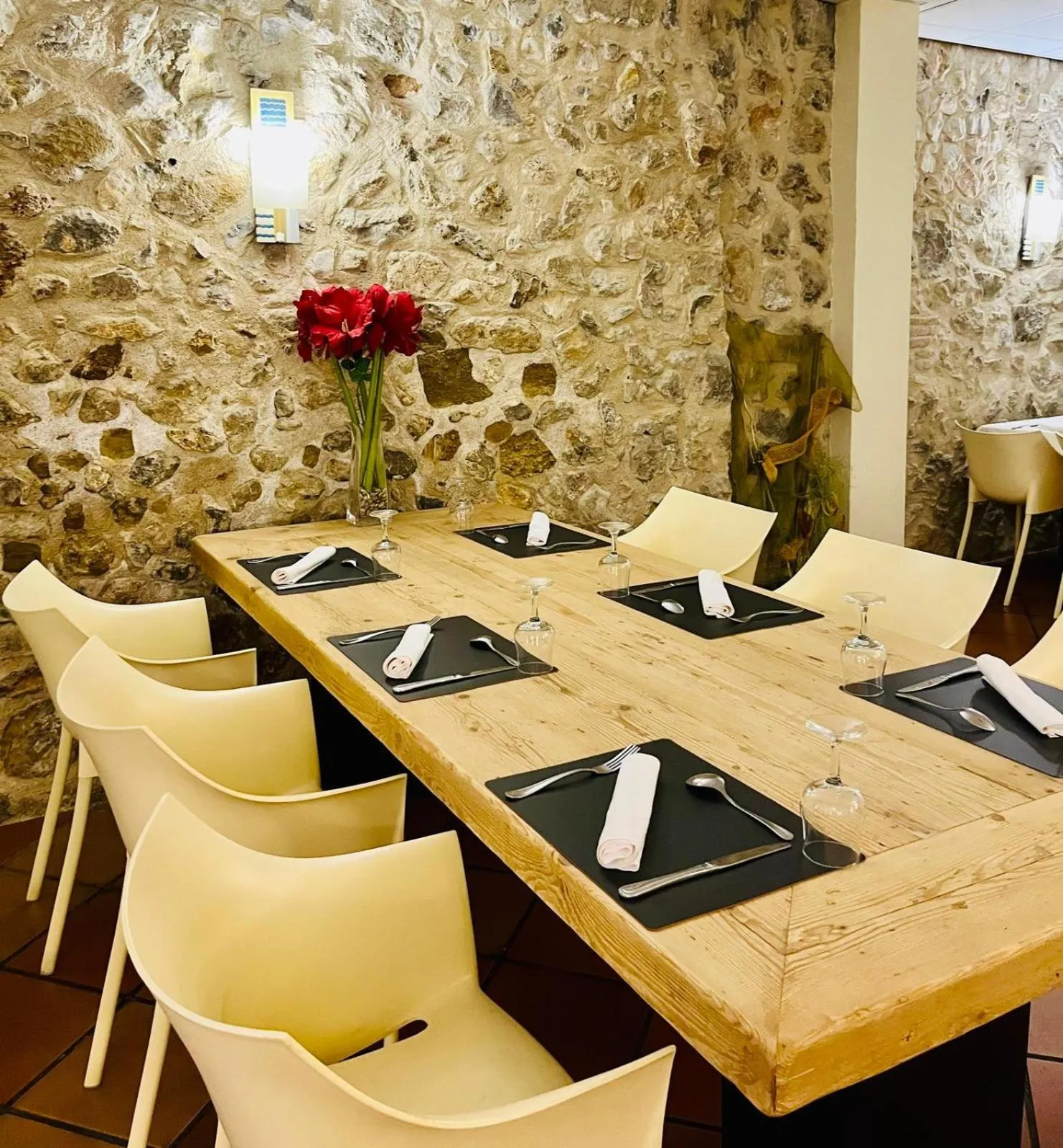 Restaurant/places to eat in Hotel Santa Anna