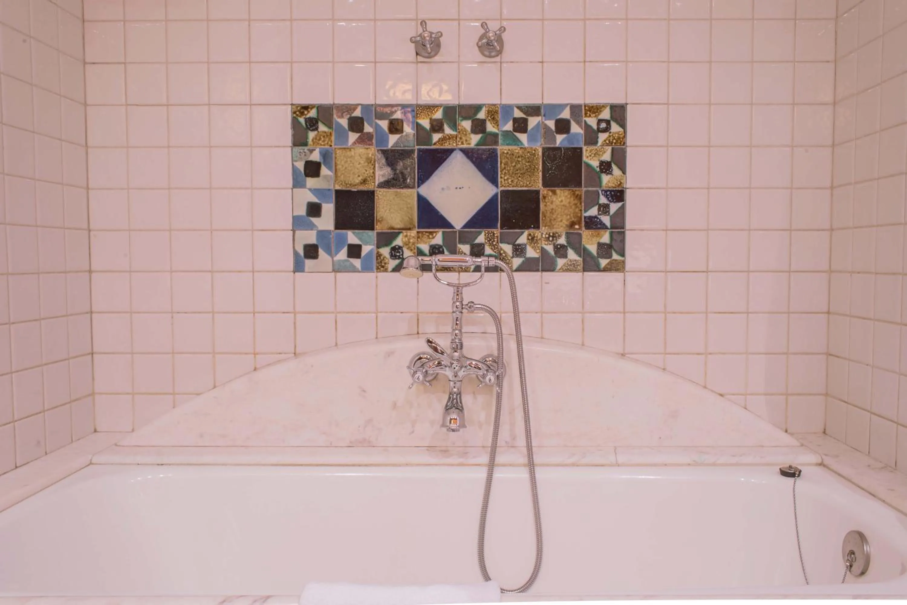 Bath in Fonda Hotel 1771