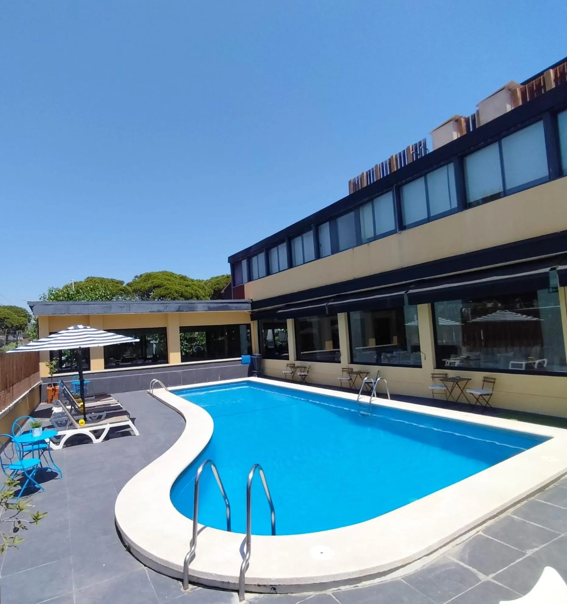 Swimming pool in Hotel 153