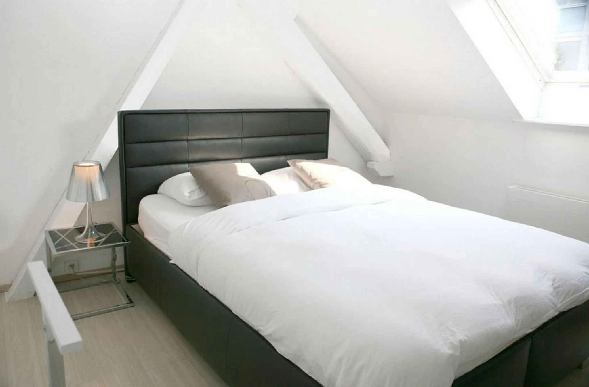 Bedroom, Bed in VISIONAPARTMENTS Cramerstrasse 8-12 - contactless check-in