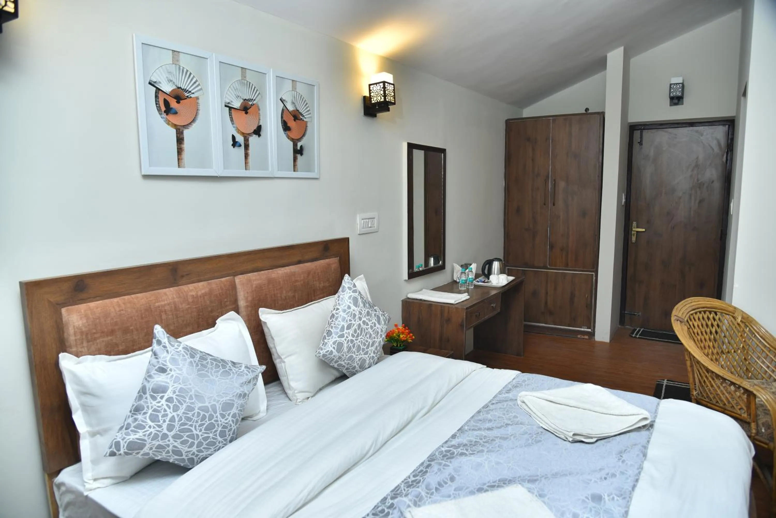 Bedroom, Bed in Kumaon Roop Resort Near Neem Karoli Temple