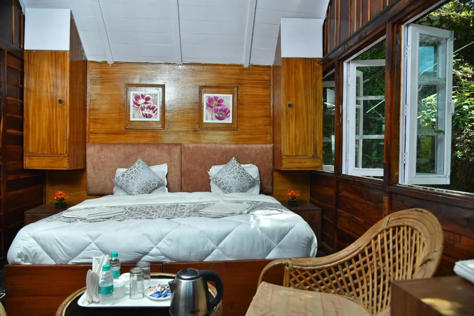 Bedroom, Bed in Kumaon Roop Resort Near Neem Karoli Temple