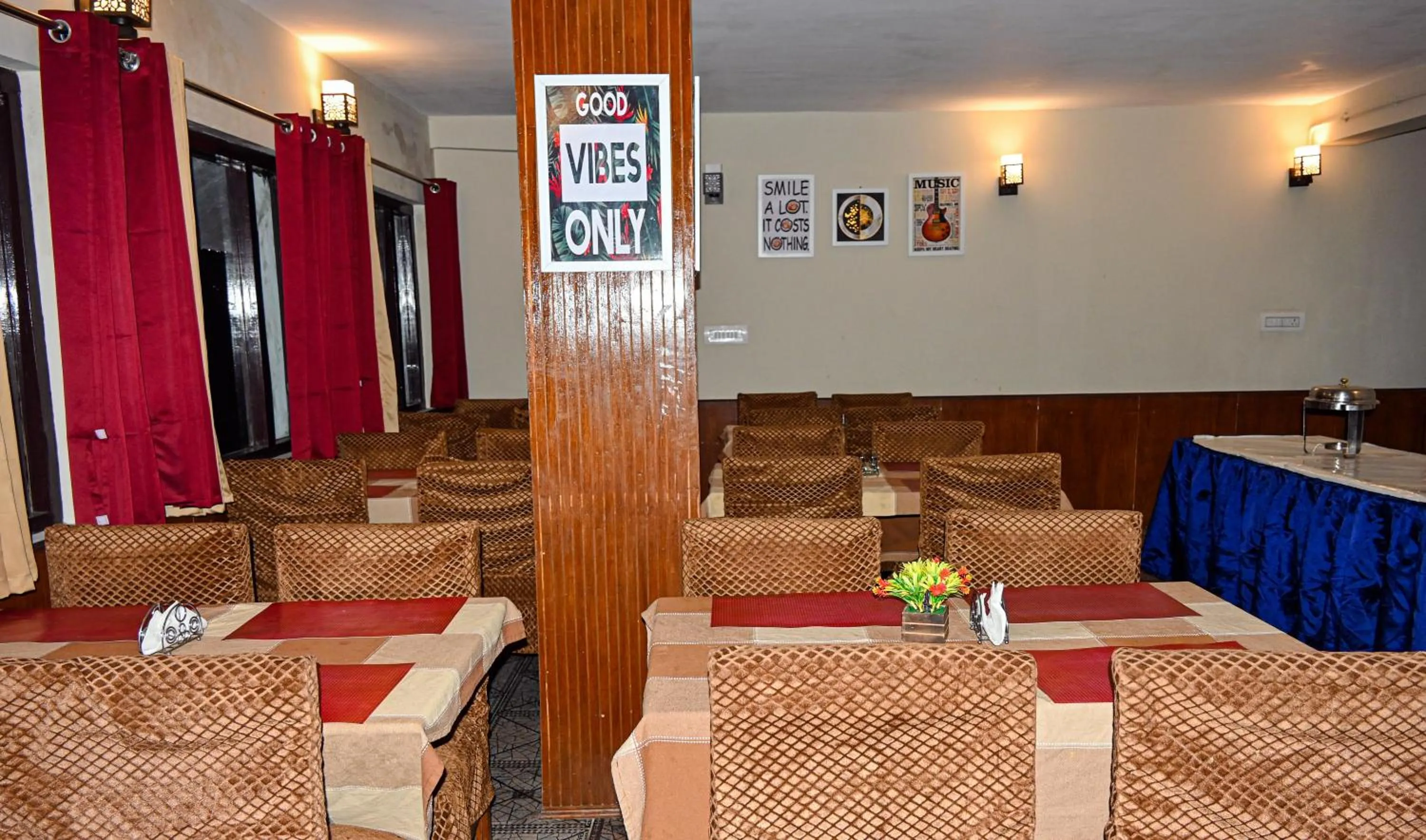 Restaurant/places to eat in Kumaon Roop Resort Near Neem Karoli Temple