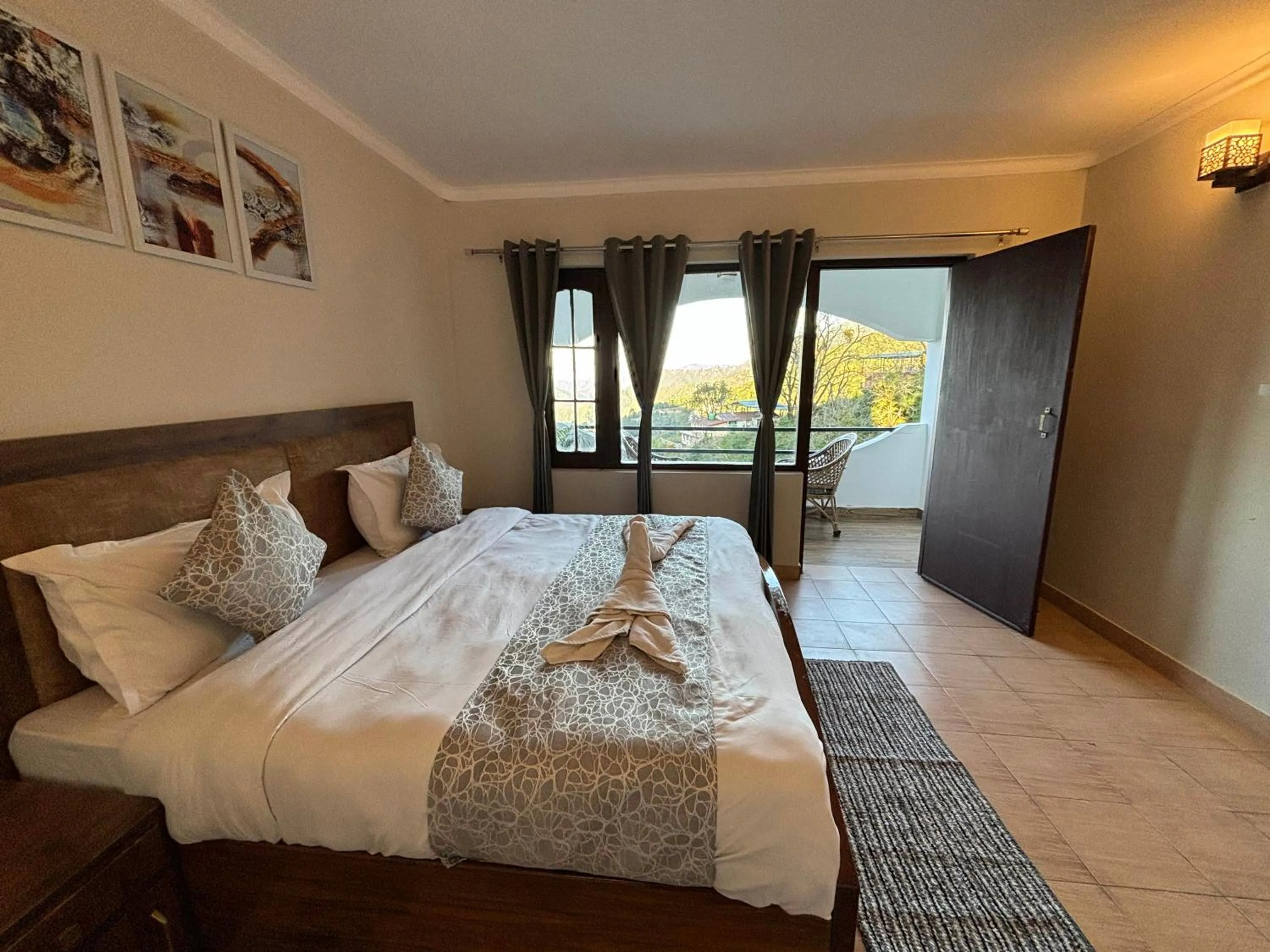 Bed in Kumaon Roop Resort Near Neem Karoli Temple