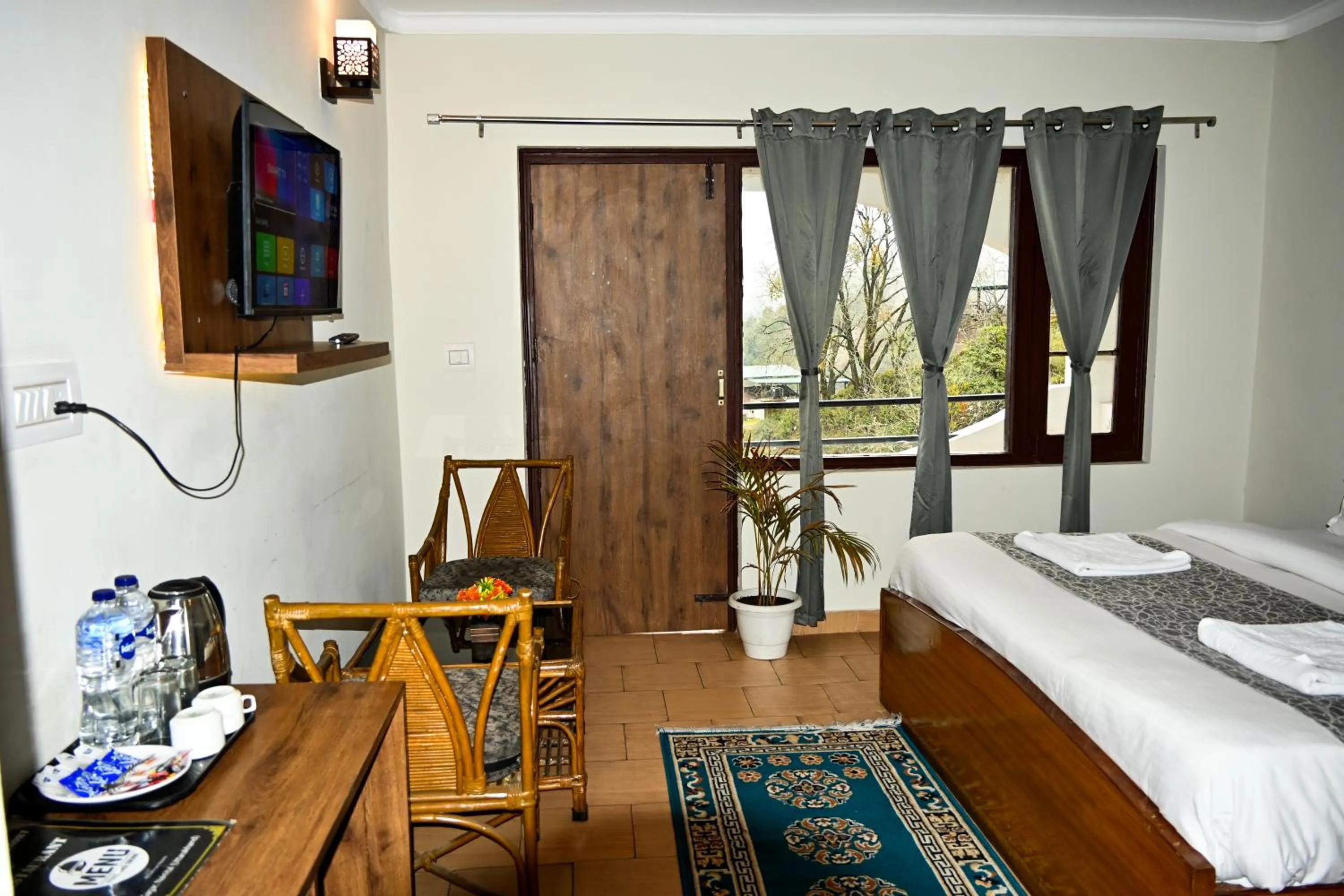 TV and multimedia, Bed in Kumaon Roop Resort Near Neem Karoli Temple