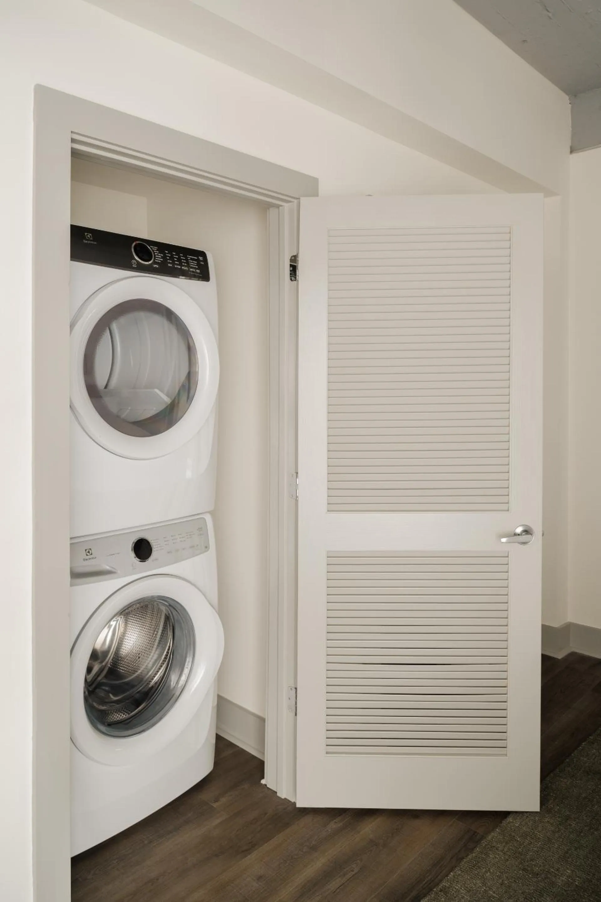 washing machine in Kasa Capitol Hill Downtown Nashville