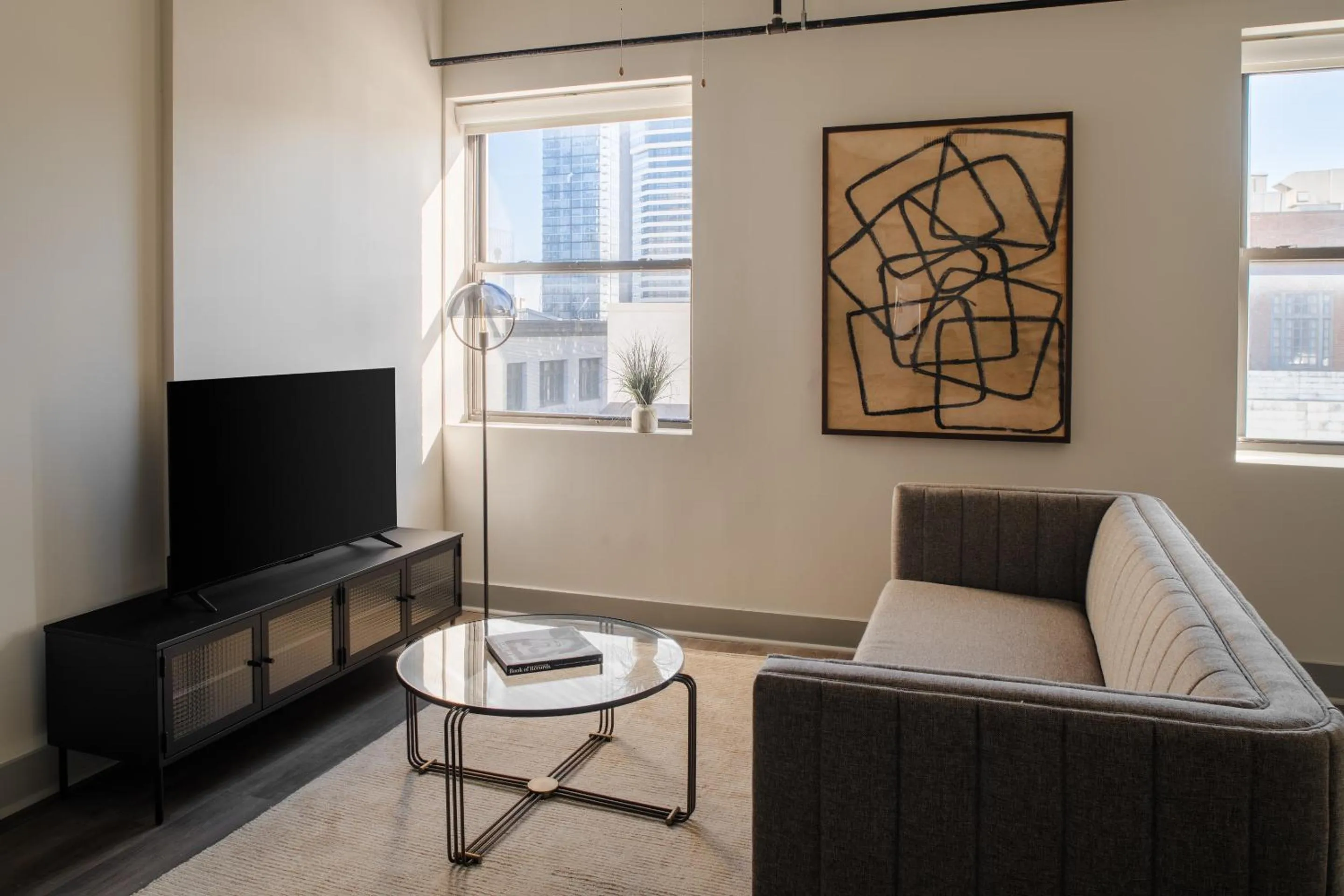 TV and multimedia in Kasa Capitol Hill Downtown Nashville