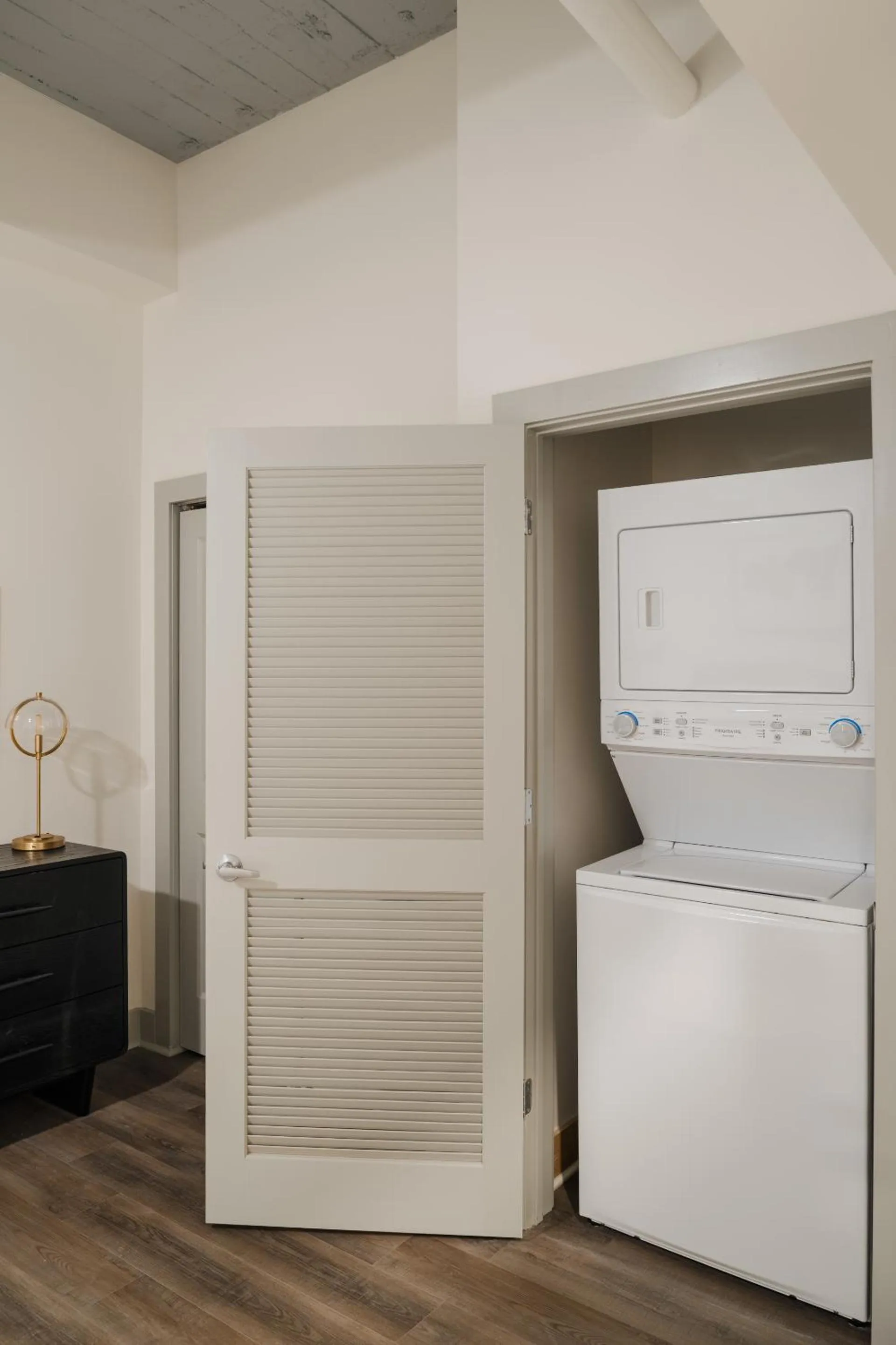 washing machine in Kasa Capitol Hill Downtown Nashville