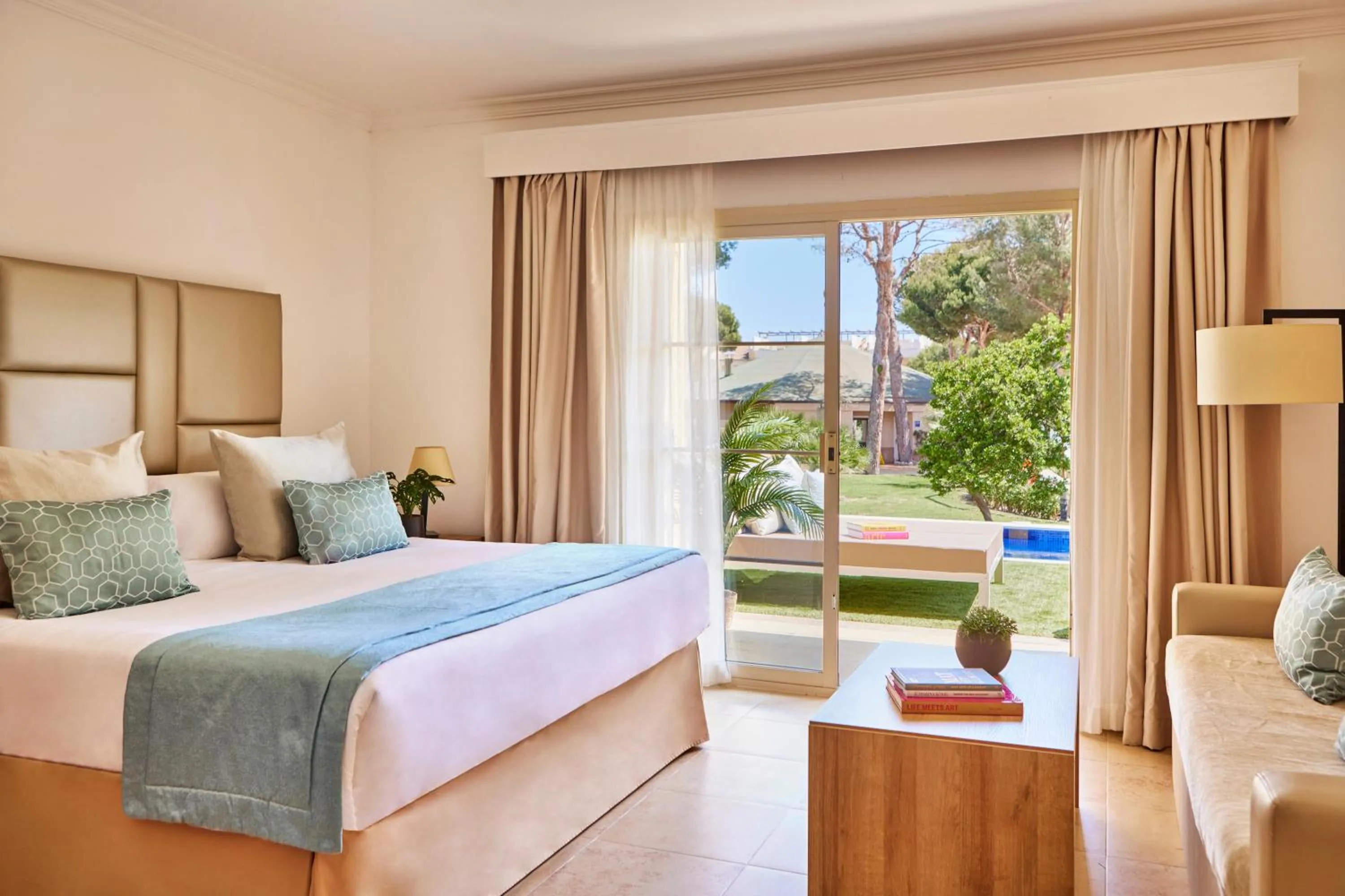 Photo of the whole room, Bed in Zafiro Mallorca & Spa