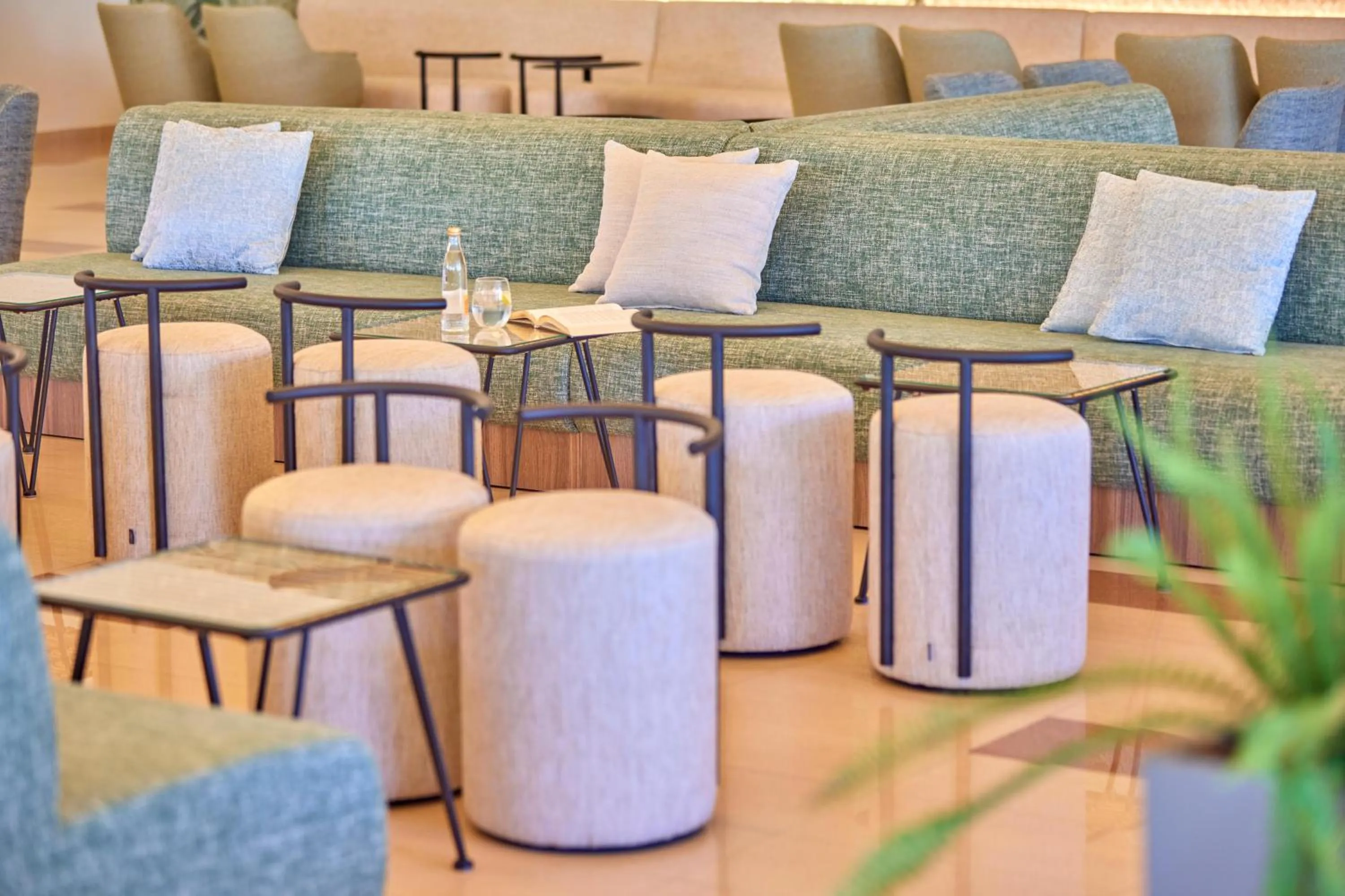 Lounge or bar in Zafiro Mallorca & Spa