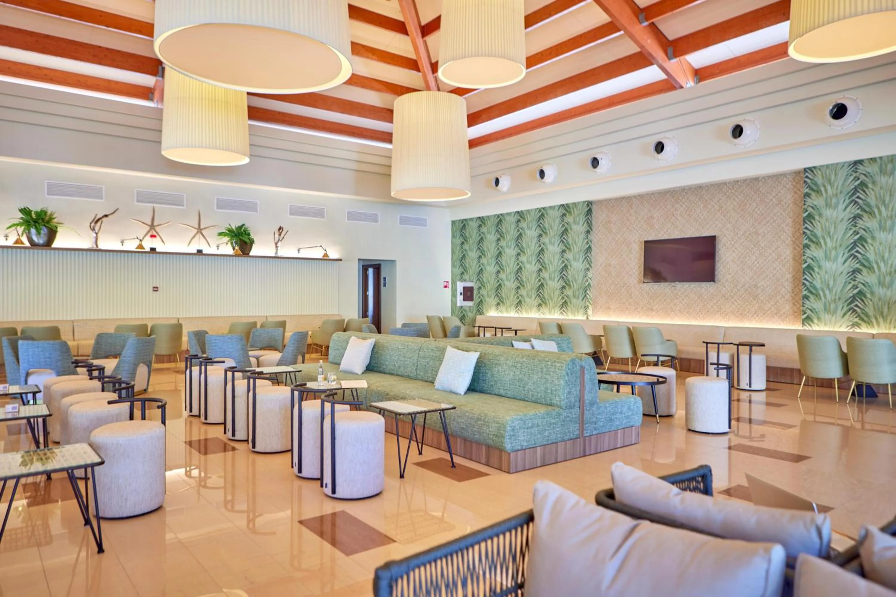 Lounge or bar in Zafiro Mallorca & Spa