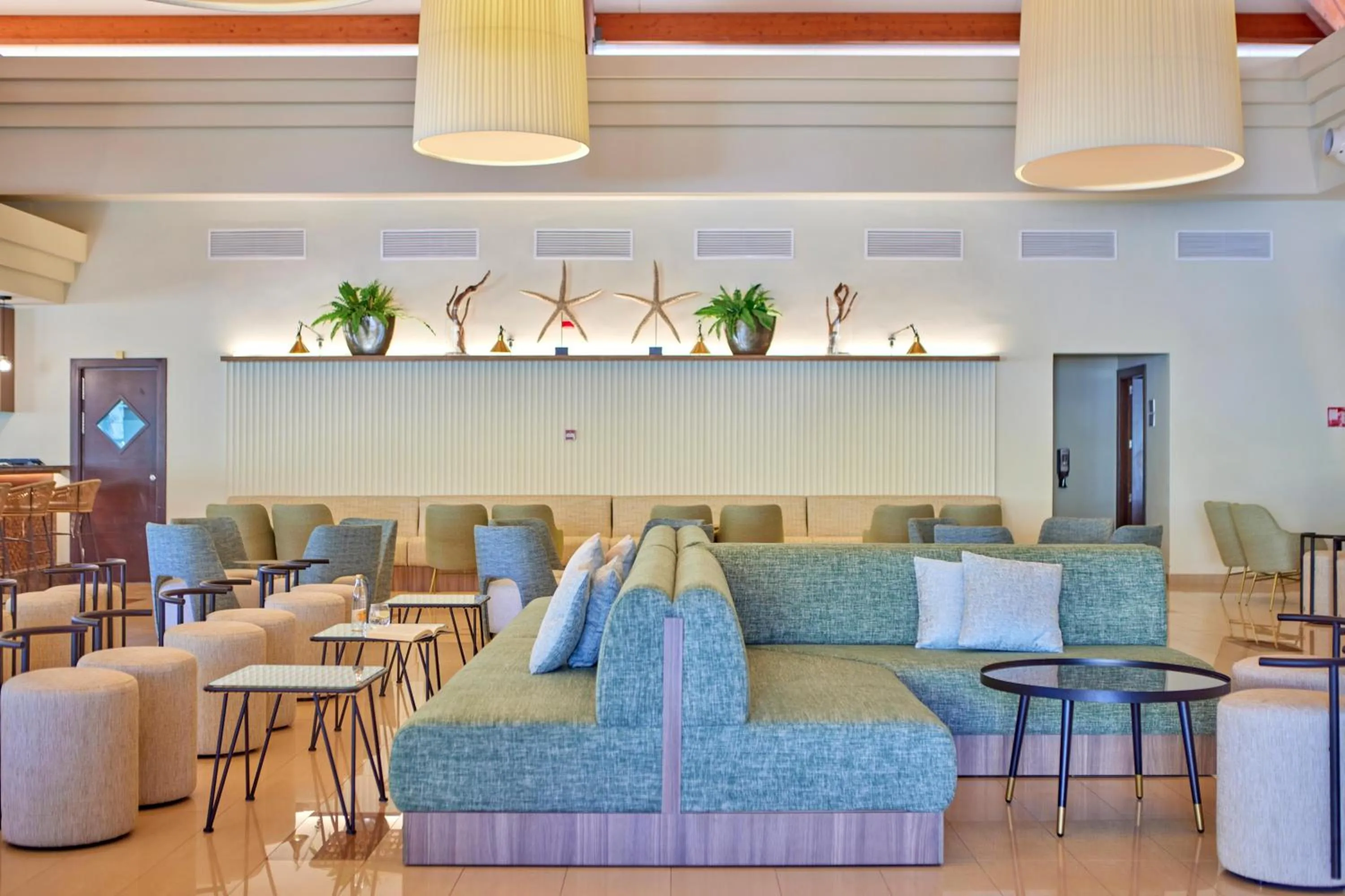 Lounge or bar in Zafiro Mallorca & Spa