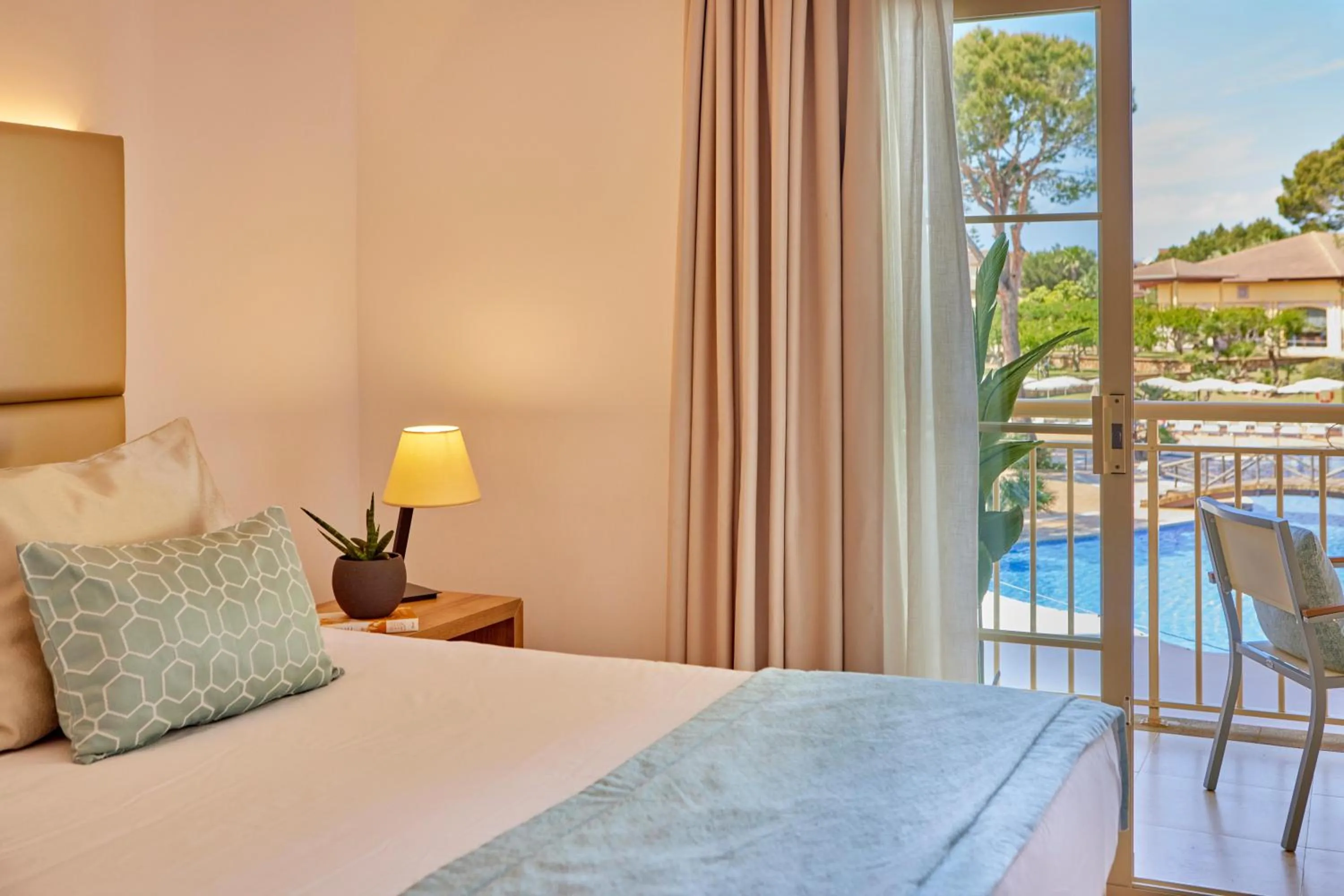 Photo of the whole room, Bed in Zafiro Mallorca & Spa