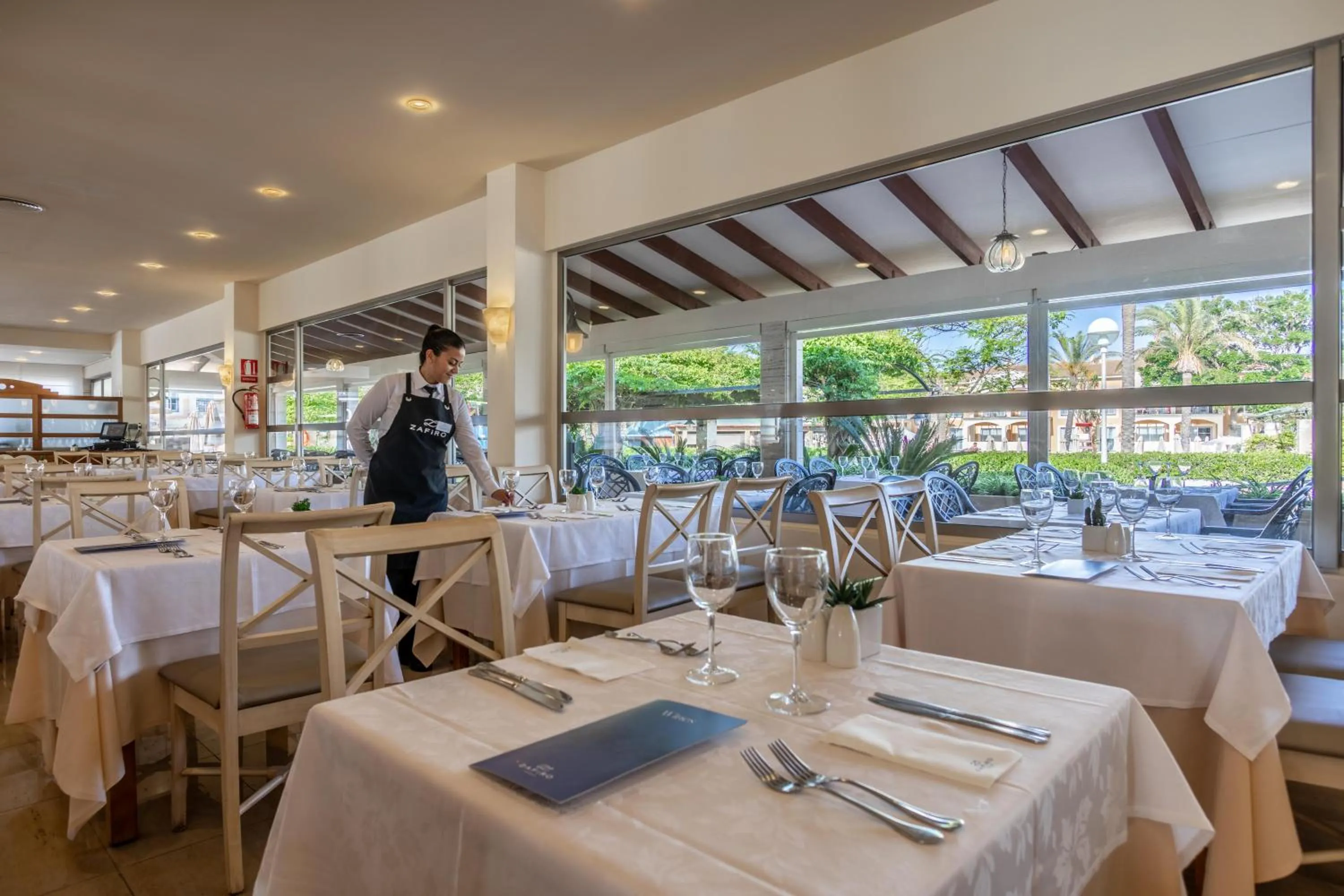 Restaurant/places to eat in Zafiro Menorca