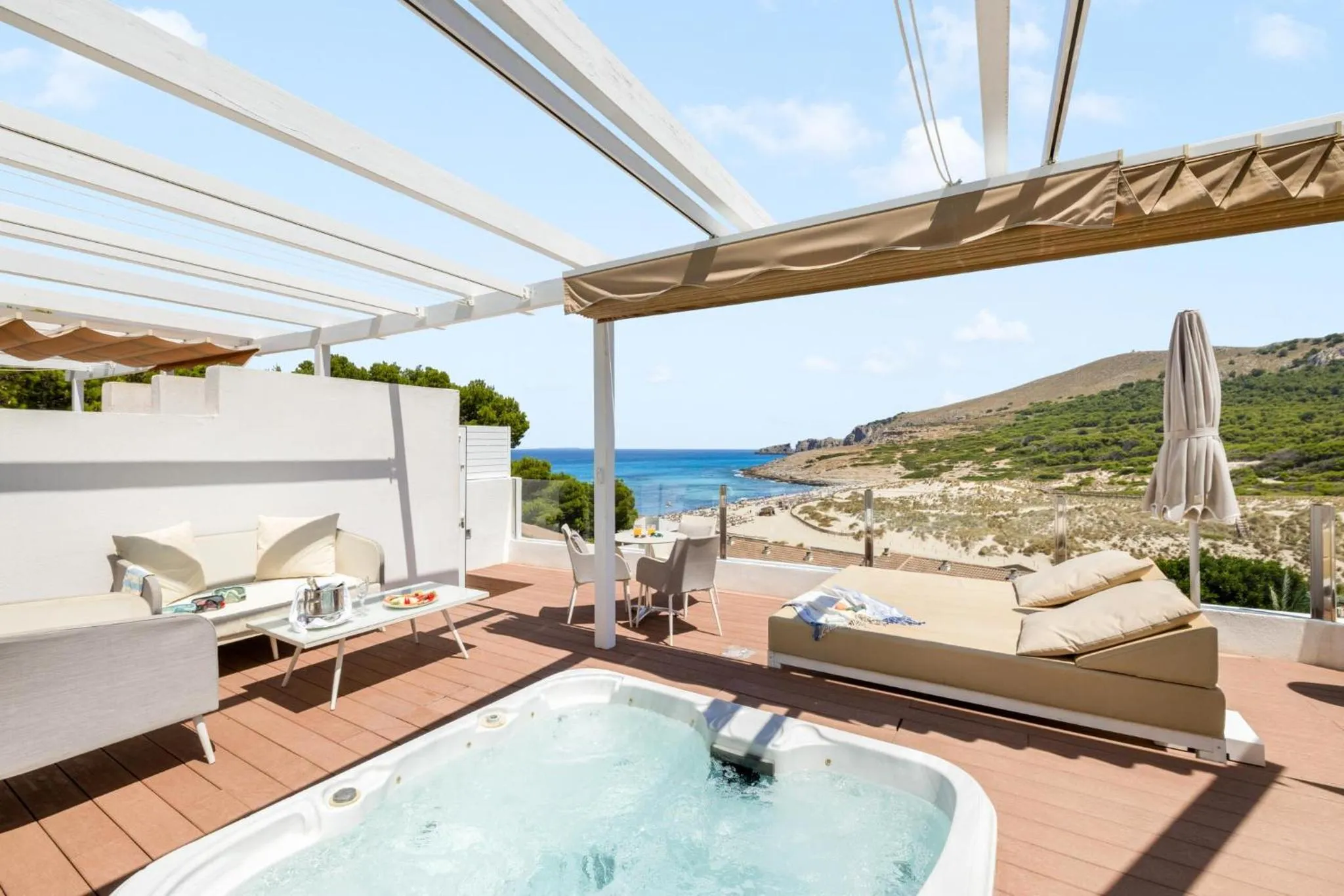 Hot Tub in VIVA Cala Mesquida Resort & Spa