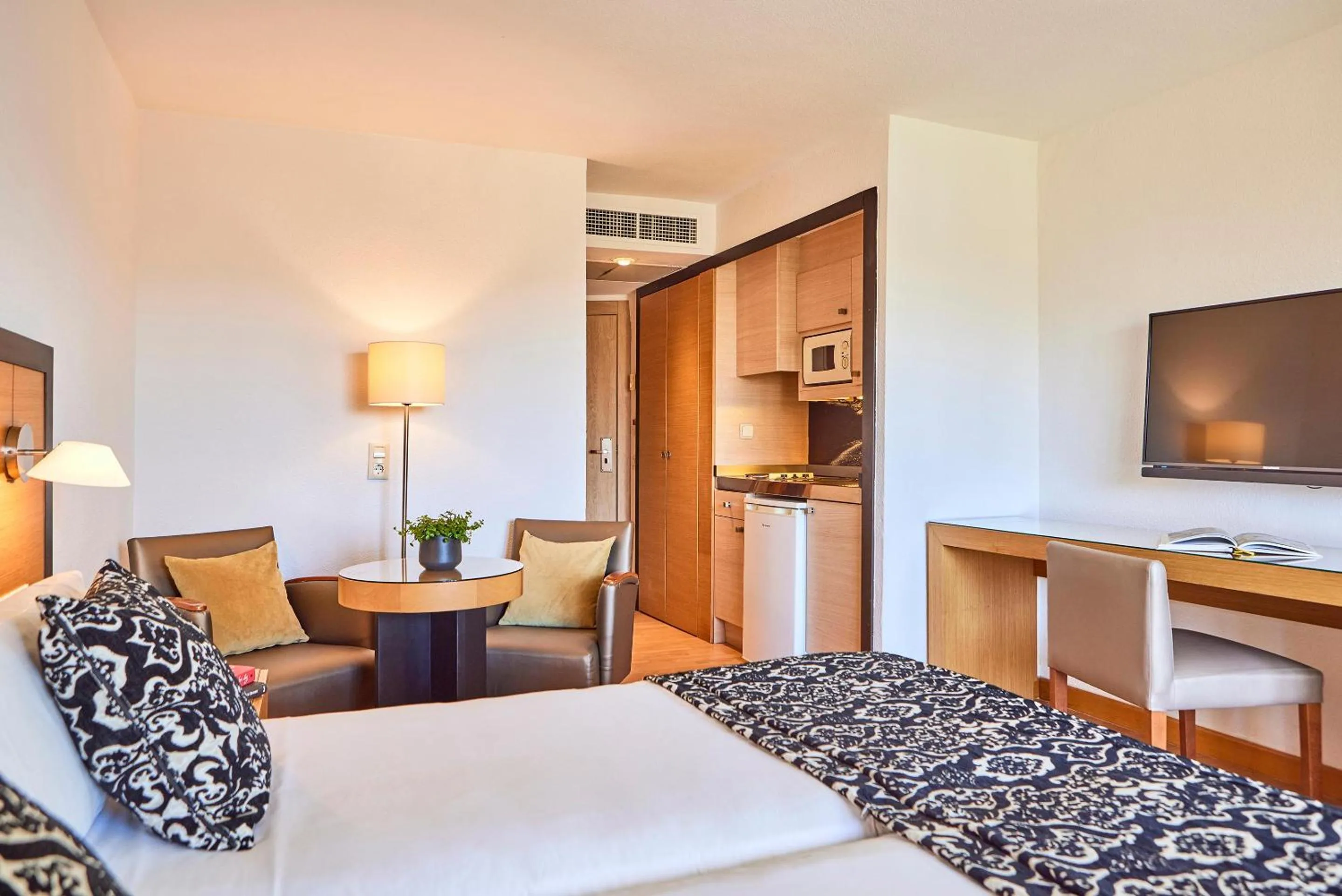 Photo of the whole room, Bed in Zafiro Tropic