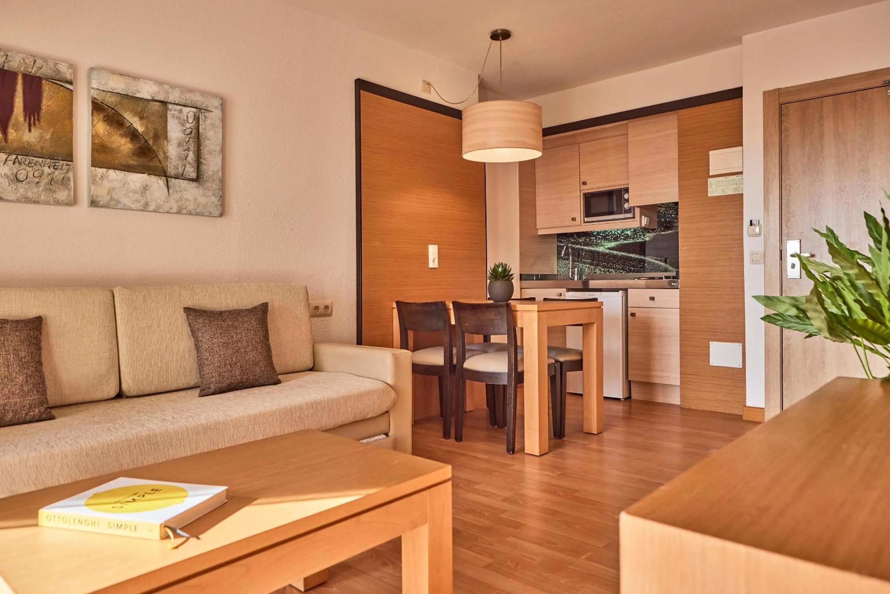 Photo of the whole room in Zafiro Tropic