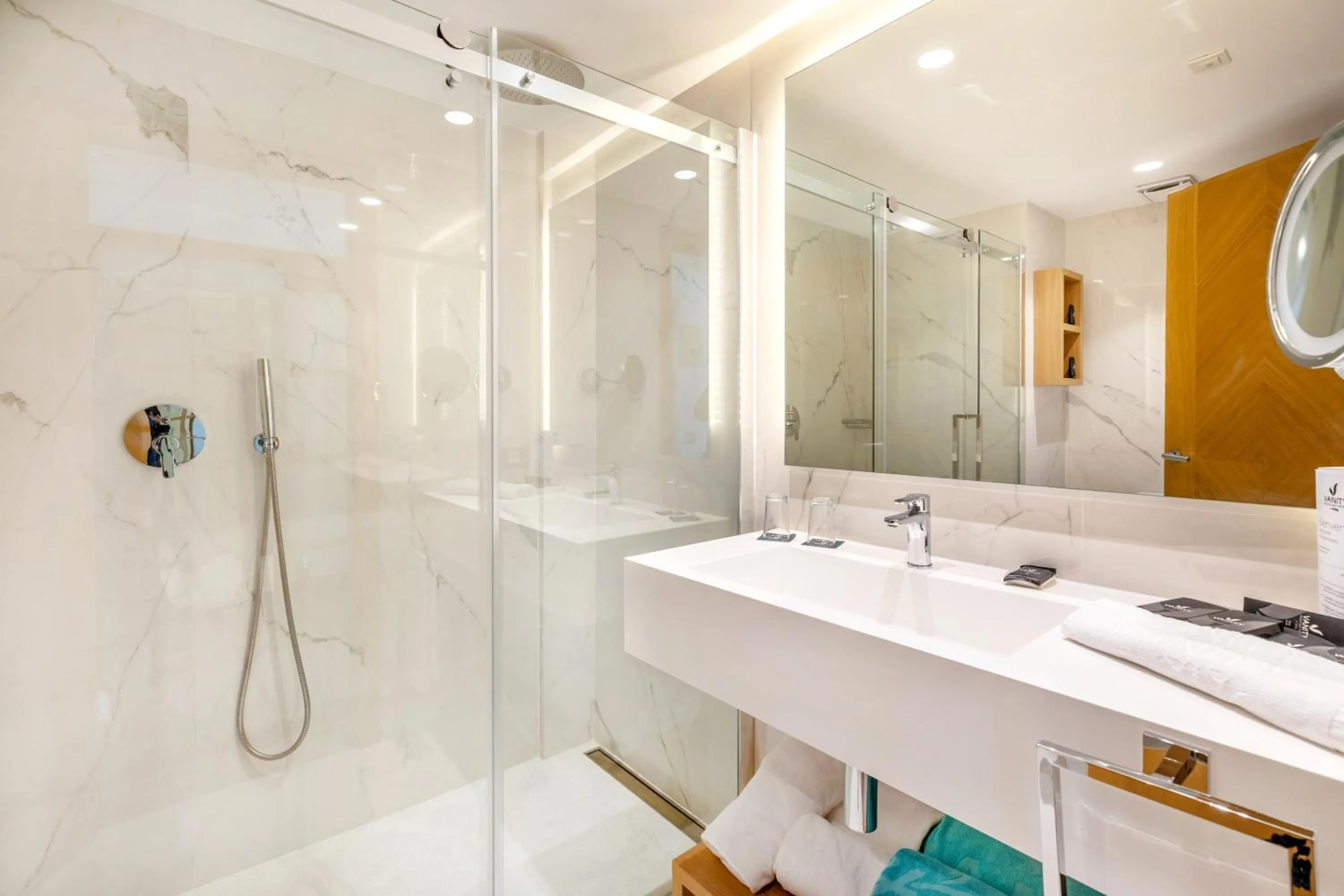 Shower in VIVA Golf Adults Only 18+