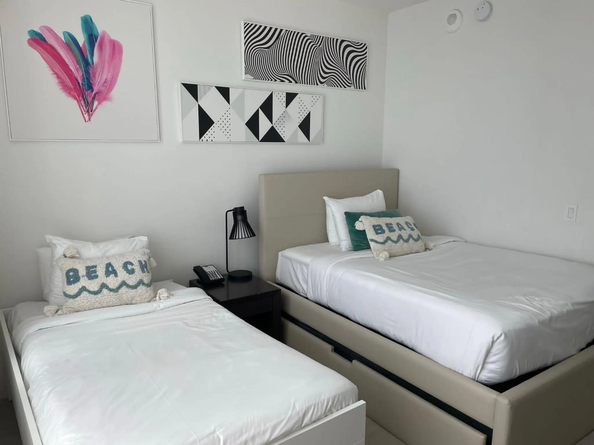 Bedroom, Bed in Hyde Beach House Lux Apartment