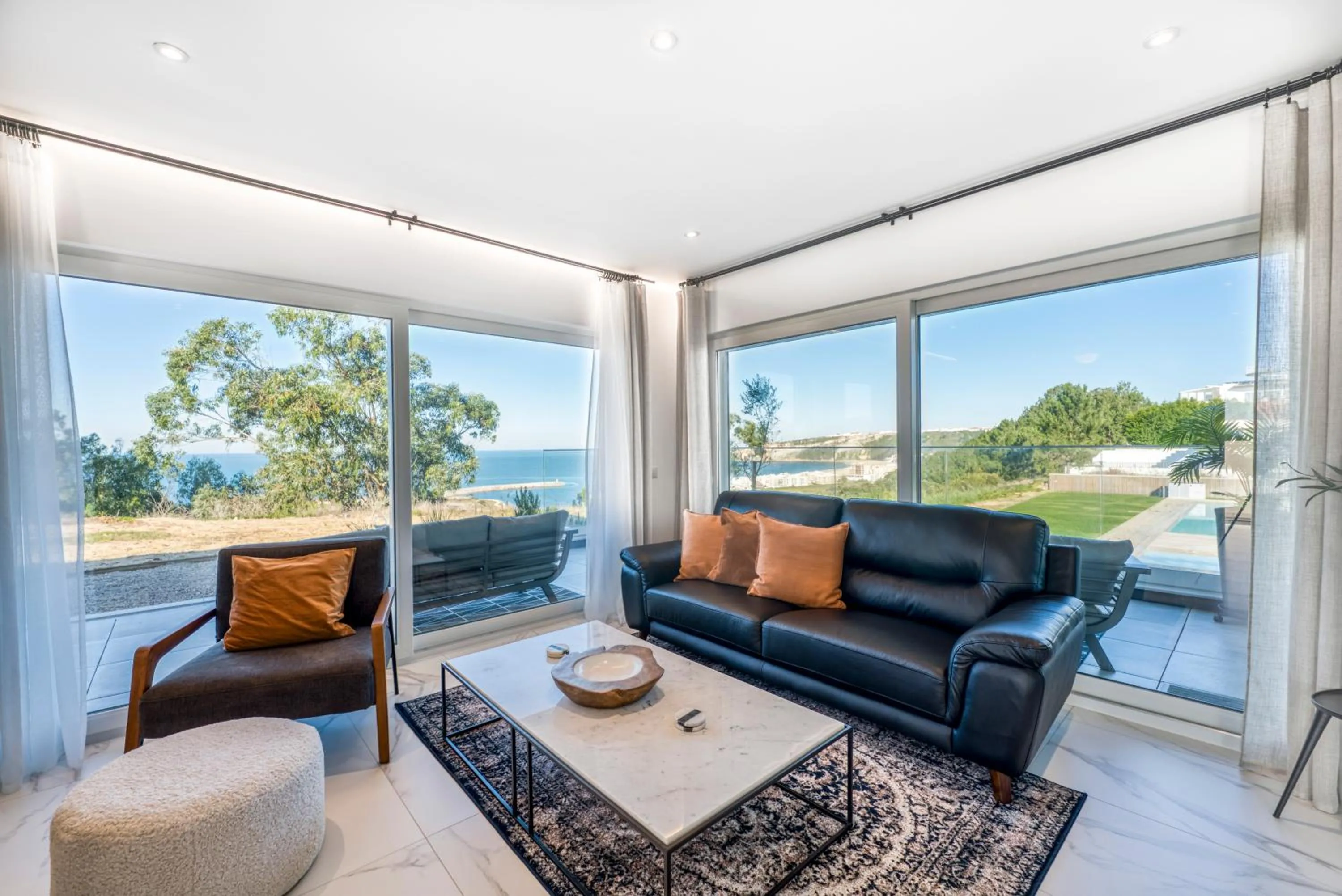 Mar a Vista - Condominium with Pool, Gym and Sea Views