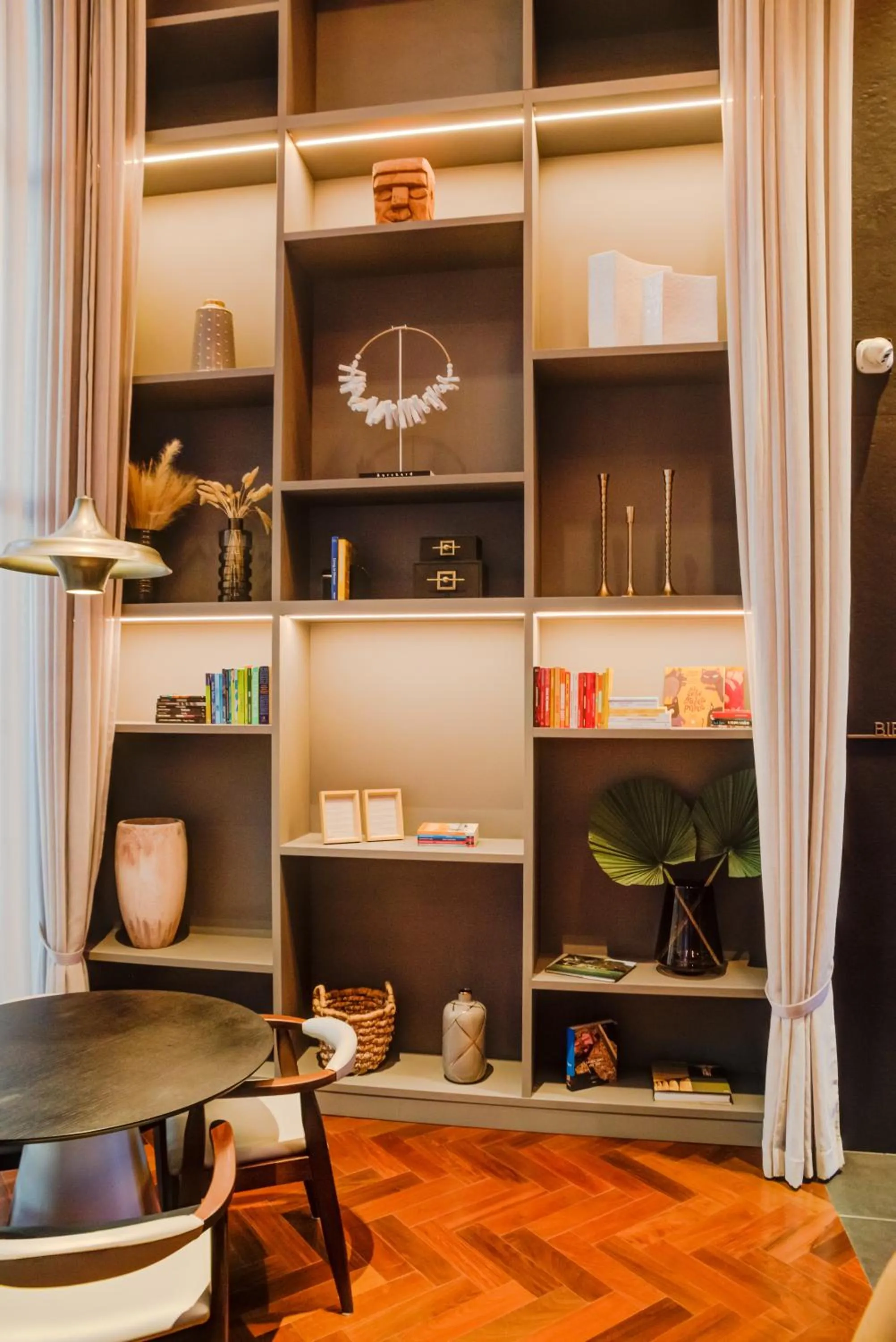 Library in Qoya São Paulo Paulista, Curio Collection by Hilton