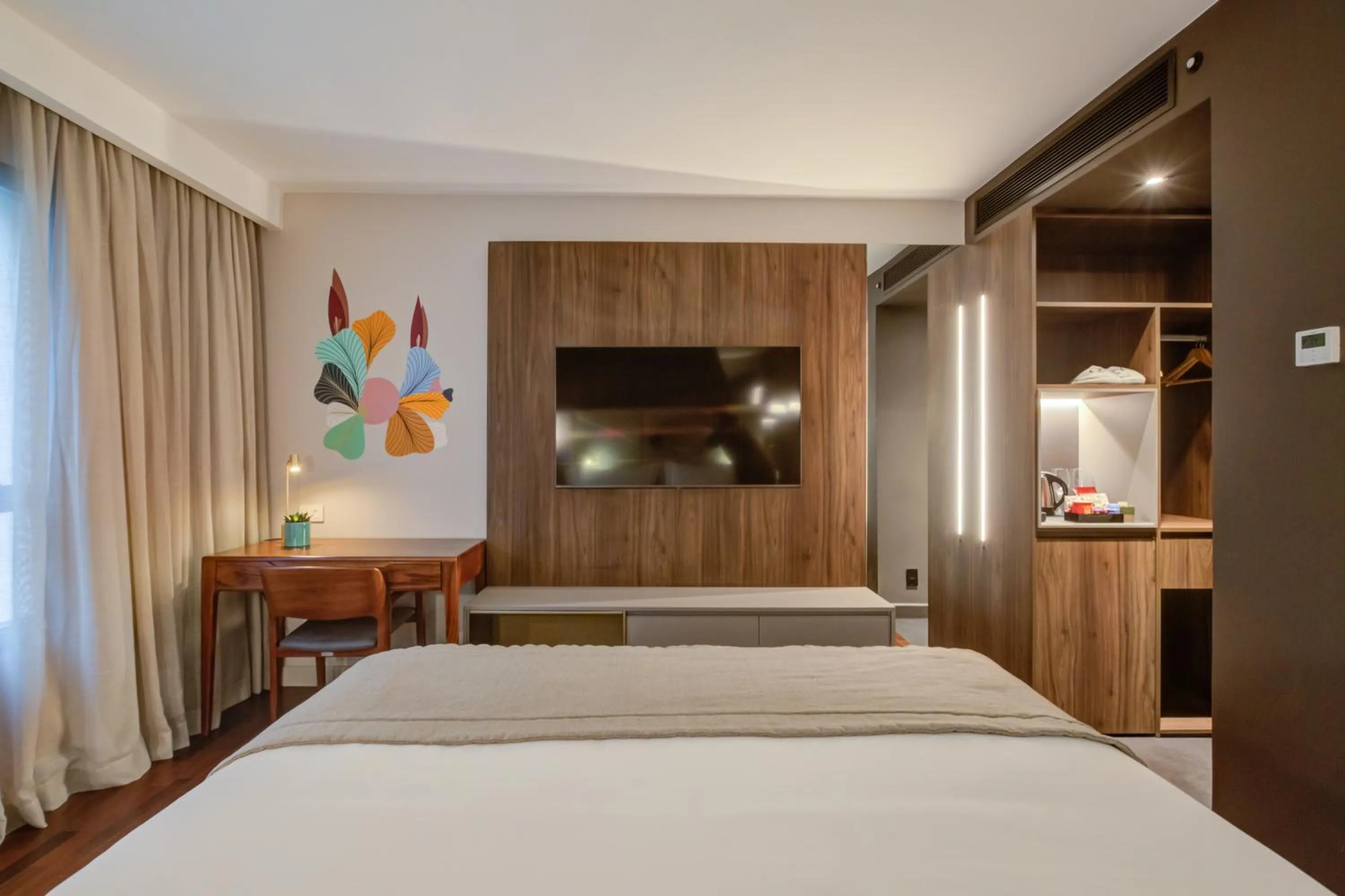 TV and multimedia, Bed in Qoya São Paulo Paulista, Curio Collection by Hilton