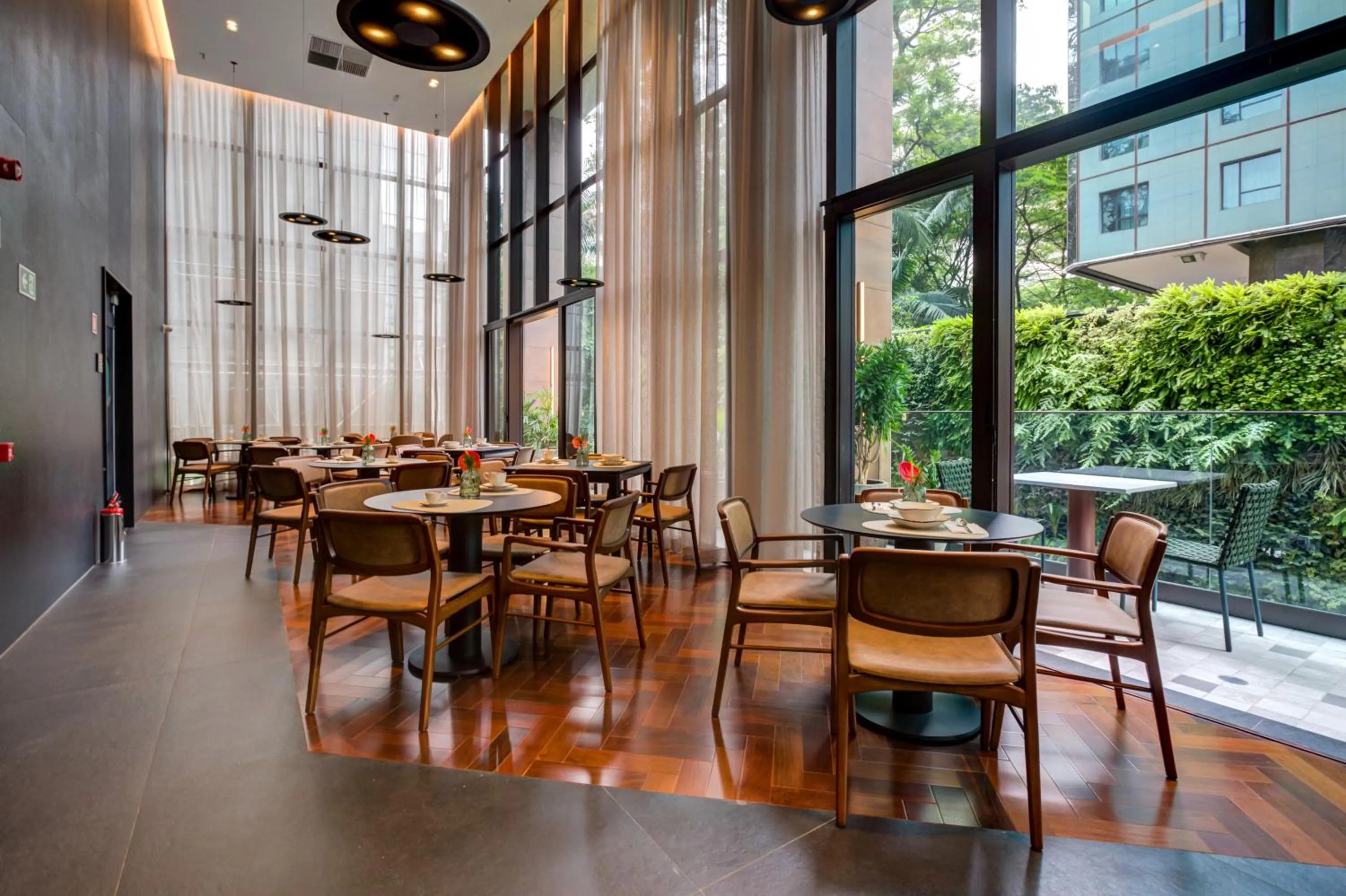 Restaurant/places to eat in Qoya São Paulo Paulista, Curio Collection by Hilton