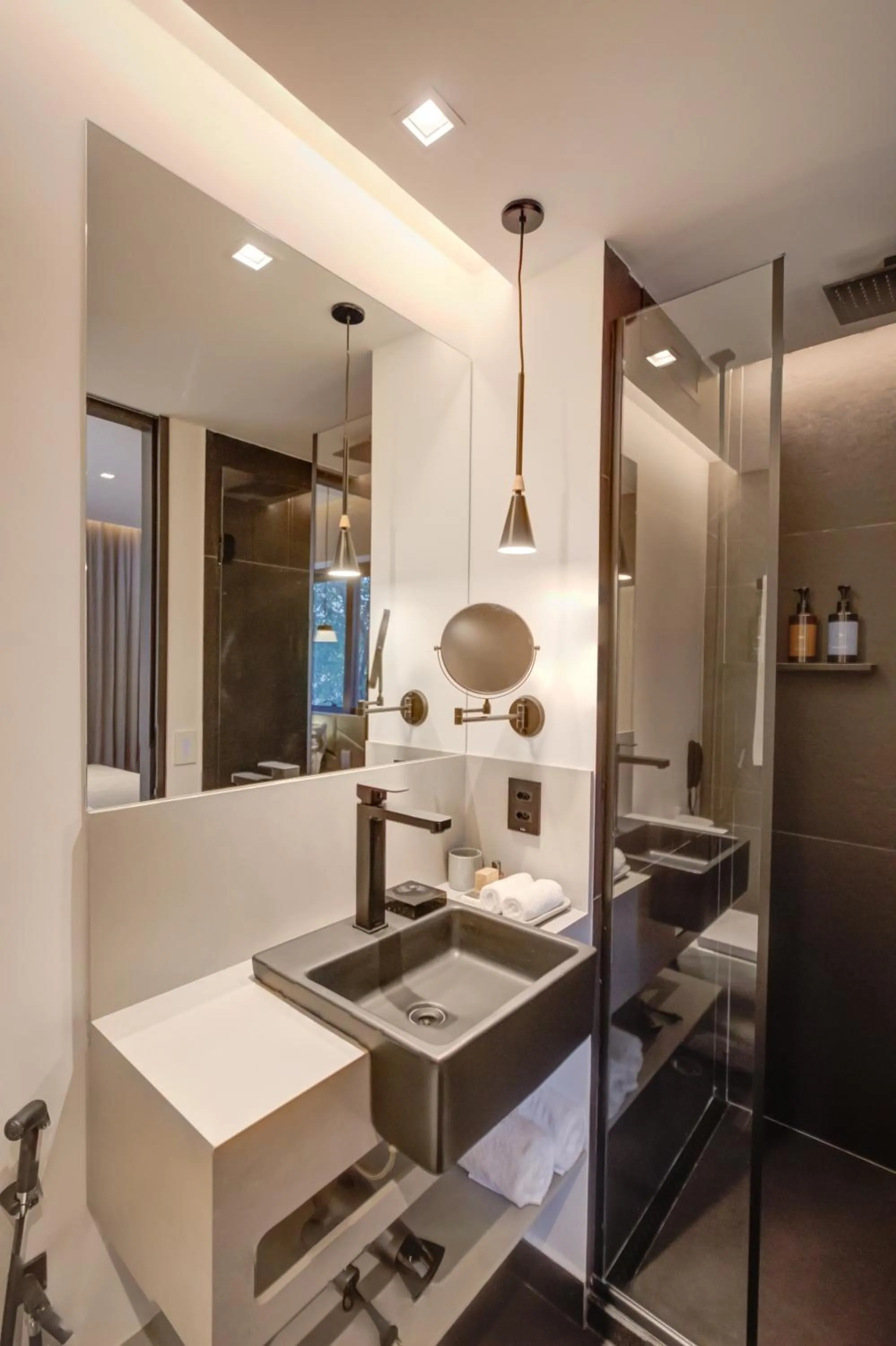 Bathroom in Qoya São Paulo Paulista, Curio Collection by Hilton