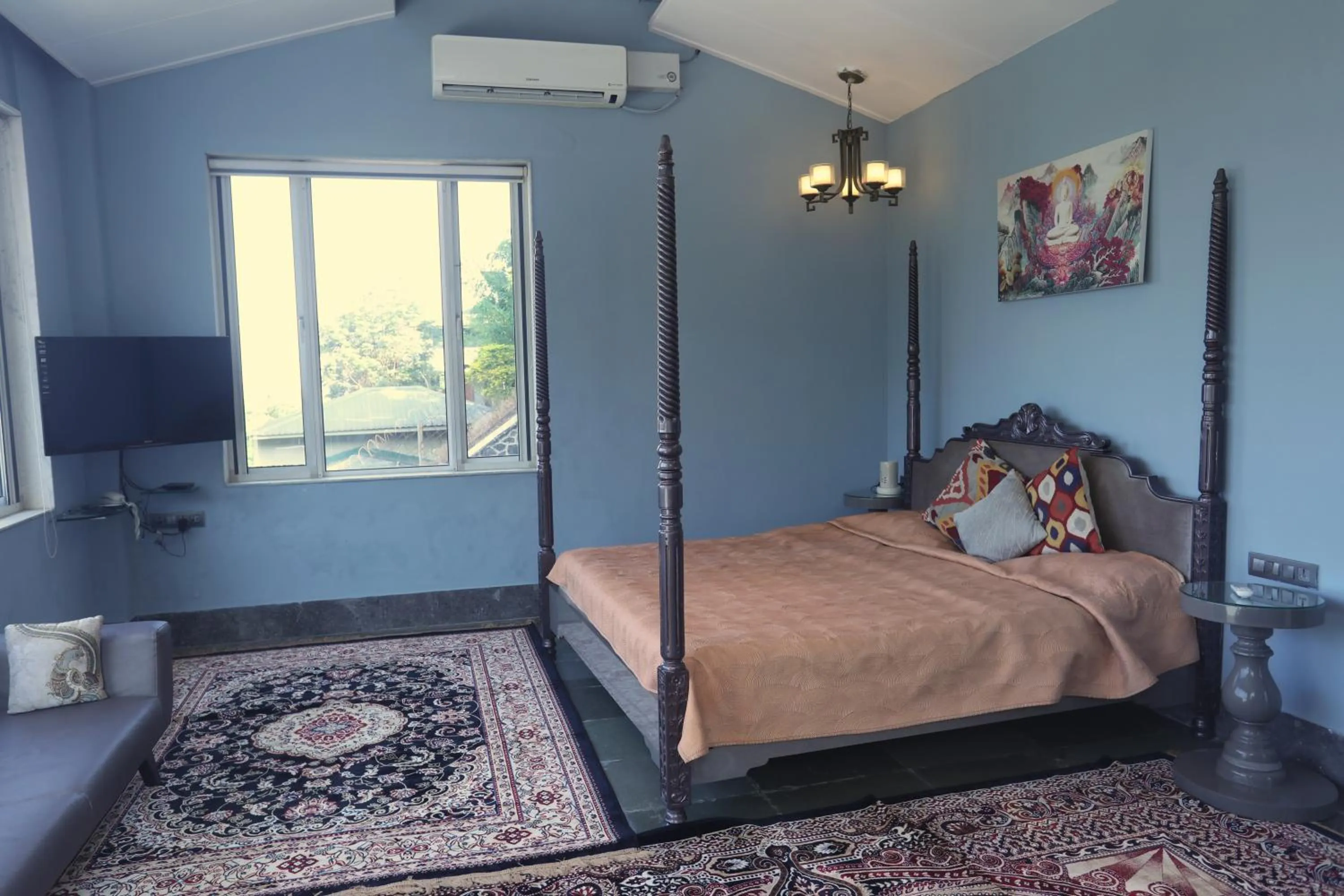 Bed in 360 South, Khandala
