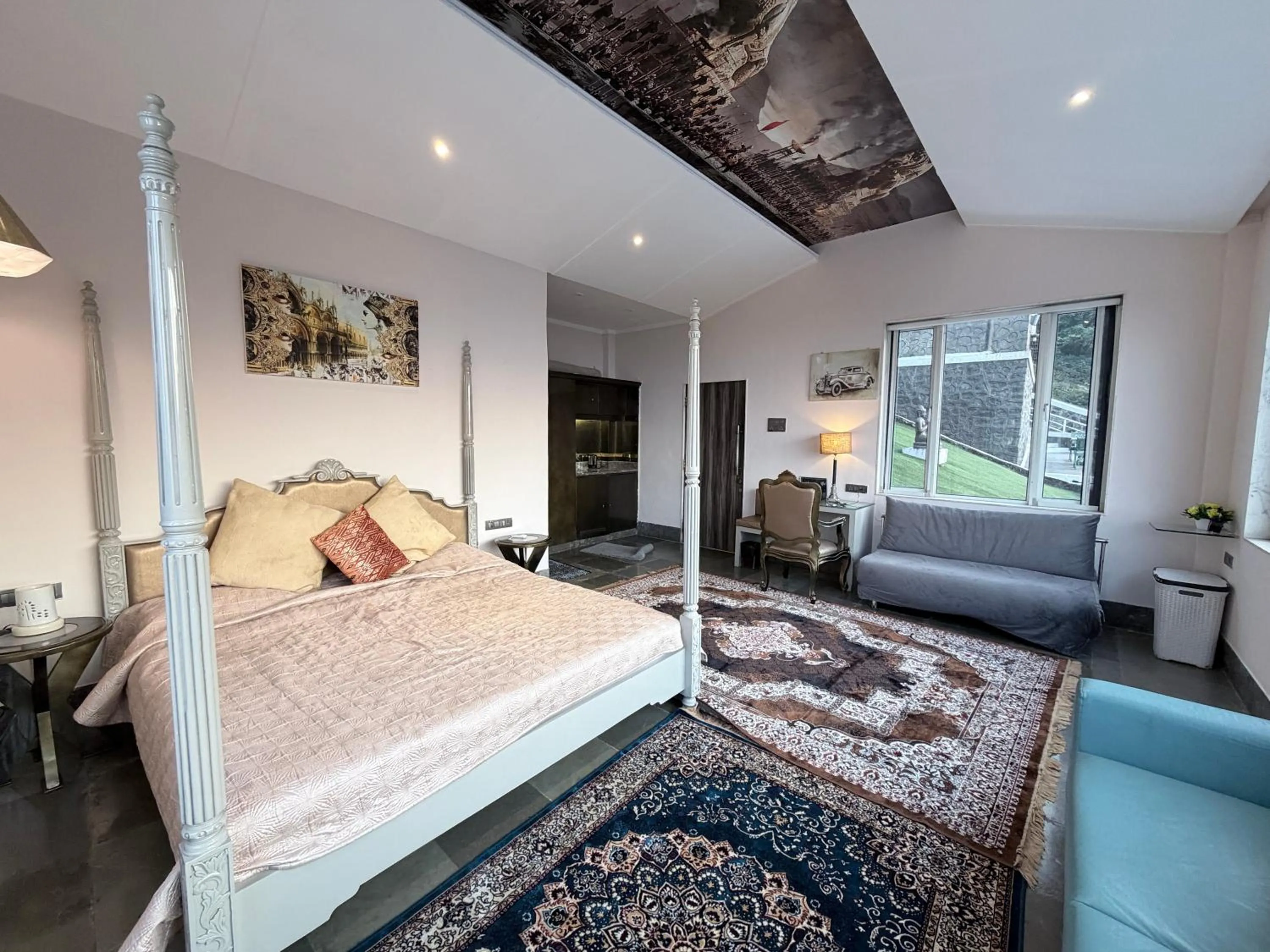 Bed in 360 South, Khandala