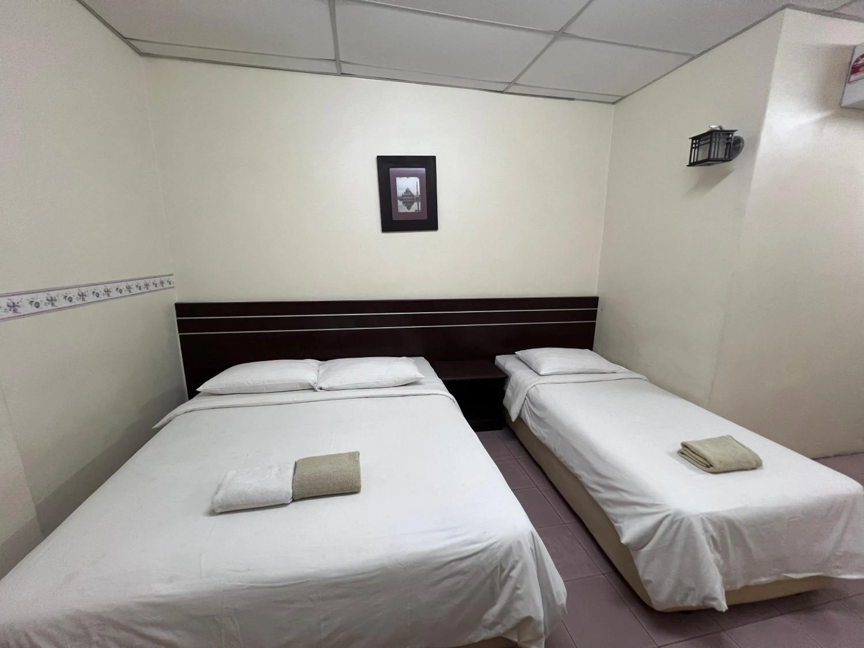 Bed in Seri Kemaman Inn, Chukai Terengganu