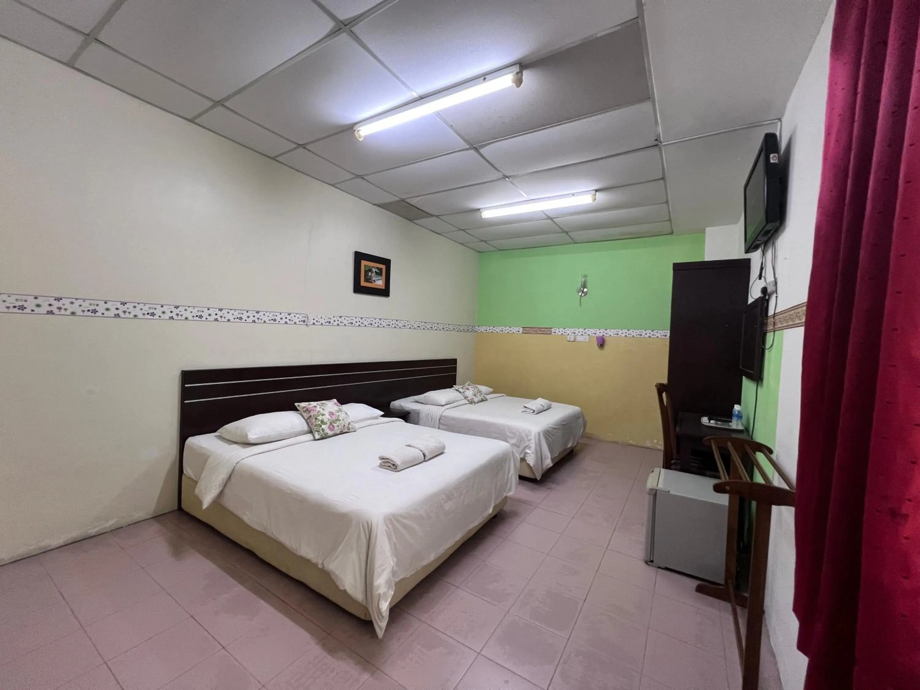 Bed in Seri Kemaman Inn, Chukai Terengganu