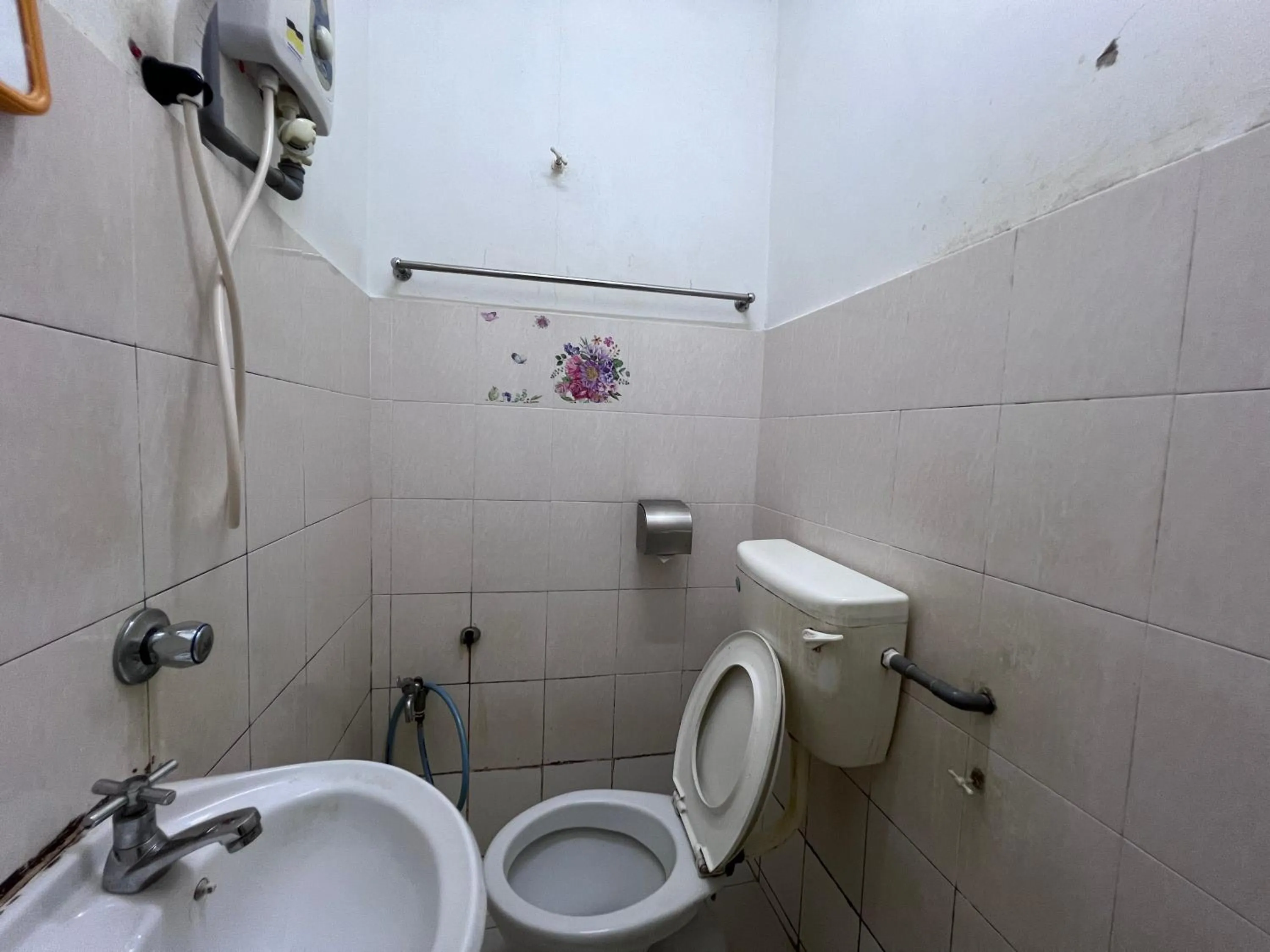 Shower in Seri Kemaman Inn, Chukai Terengganu