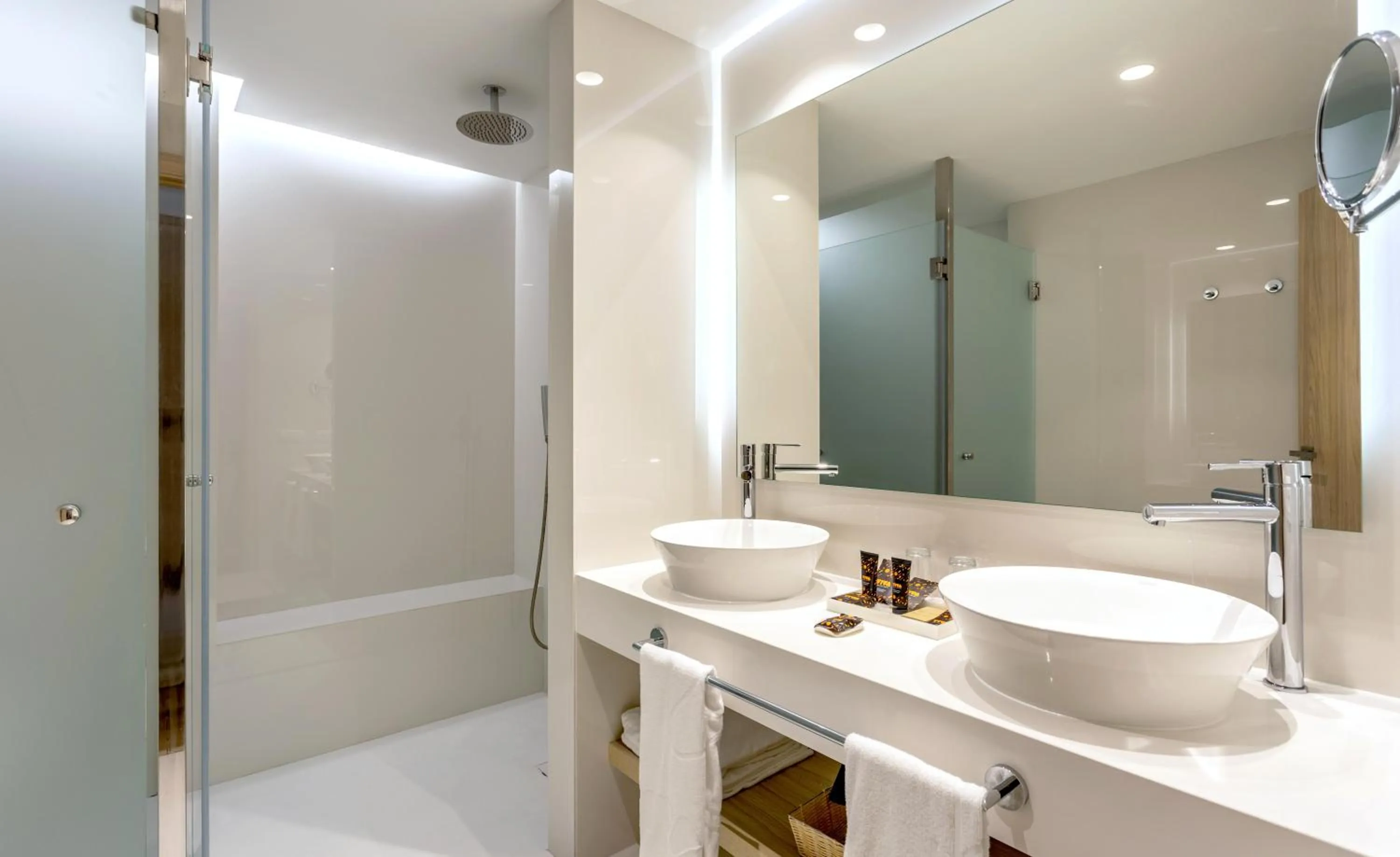 Bathroom in VIVA Blue & Spa